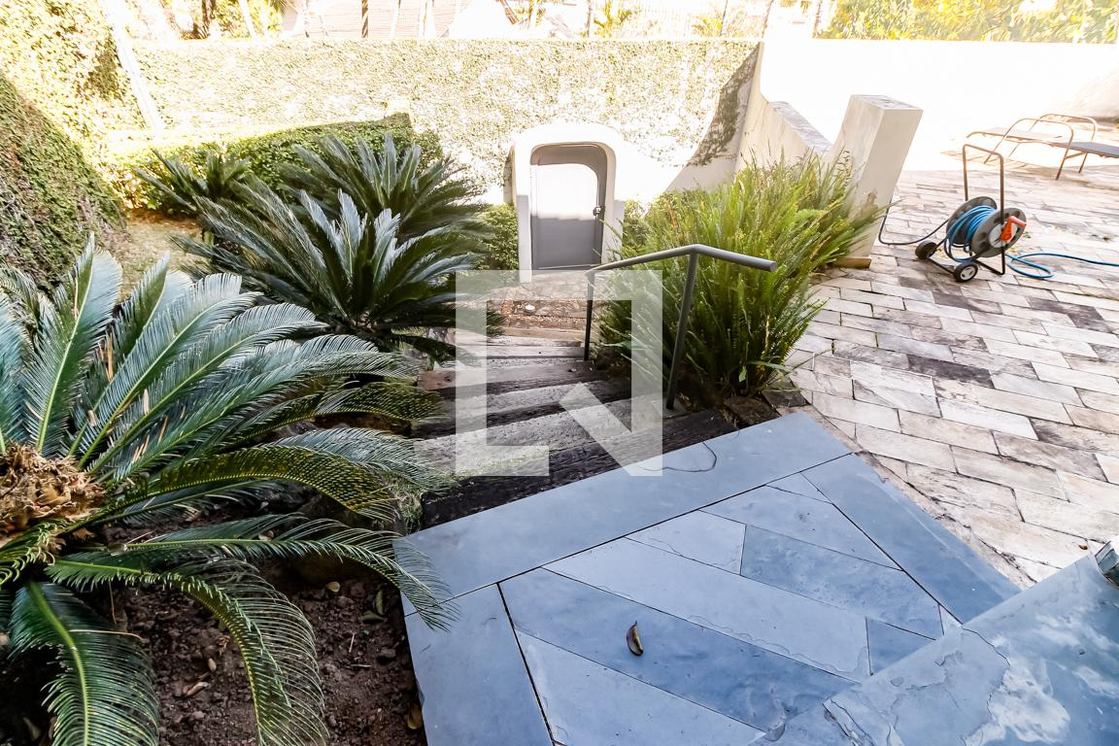 Entrada Condomínio em Rua Paulo IV, 170