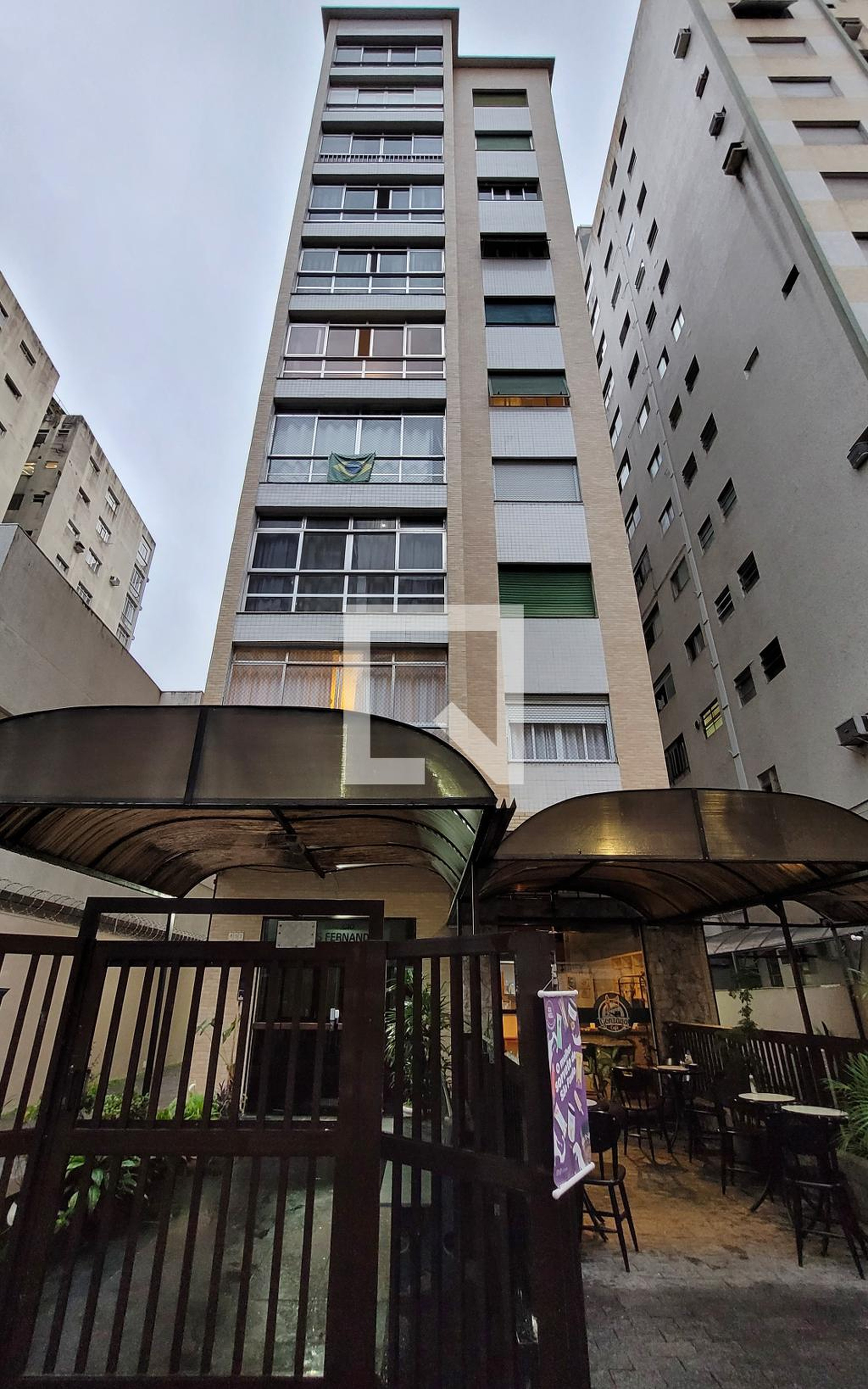 Fachada Condomínio em Avenida Ana Costa, 451