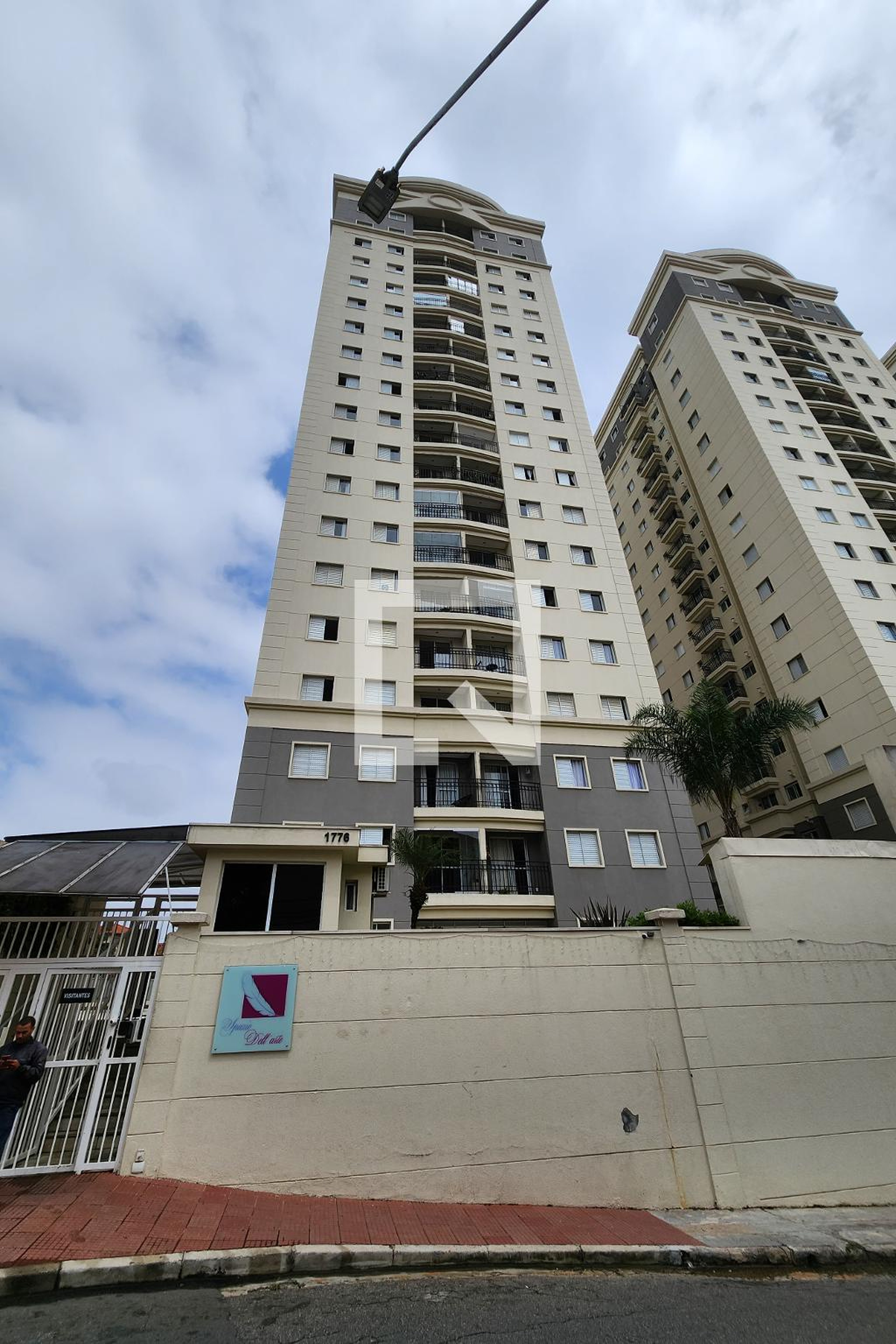 Fachada Condomínio em Rua Lupércio de Miranda, 1176