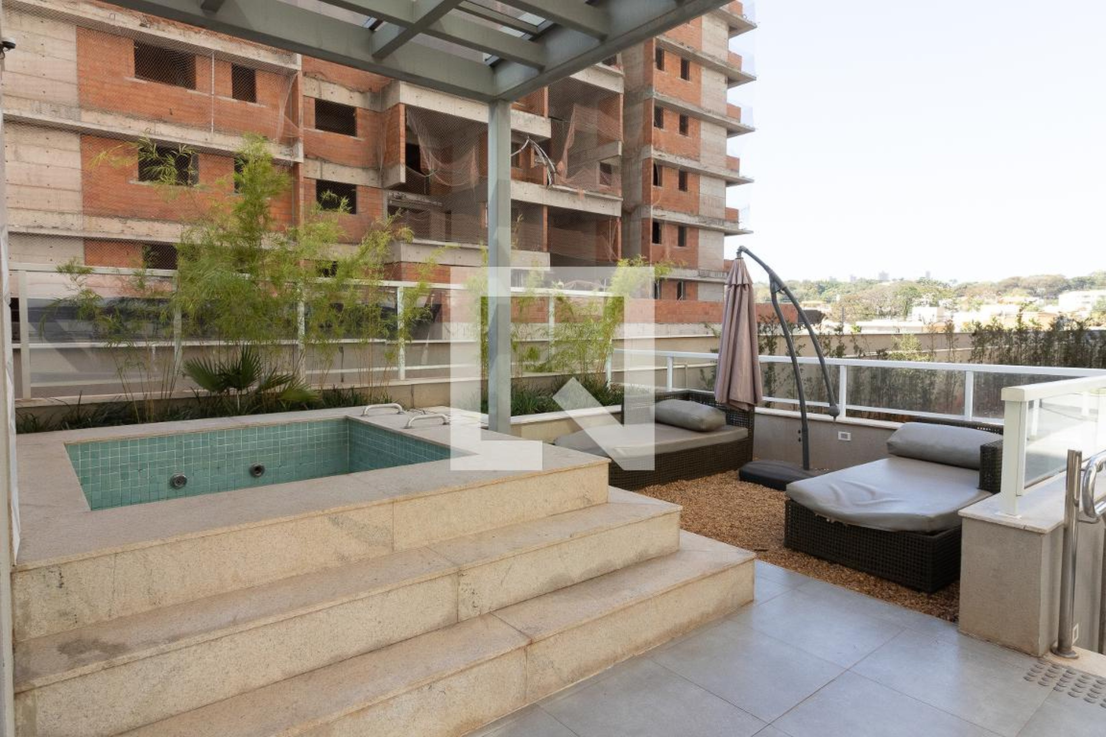 Piscina - Uber Miró