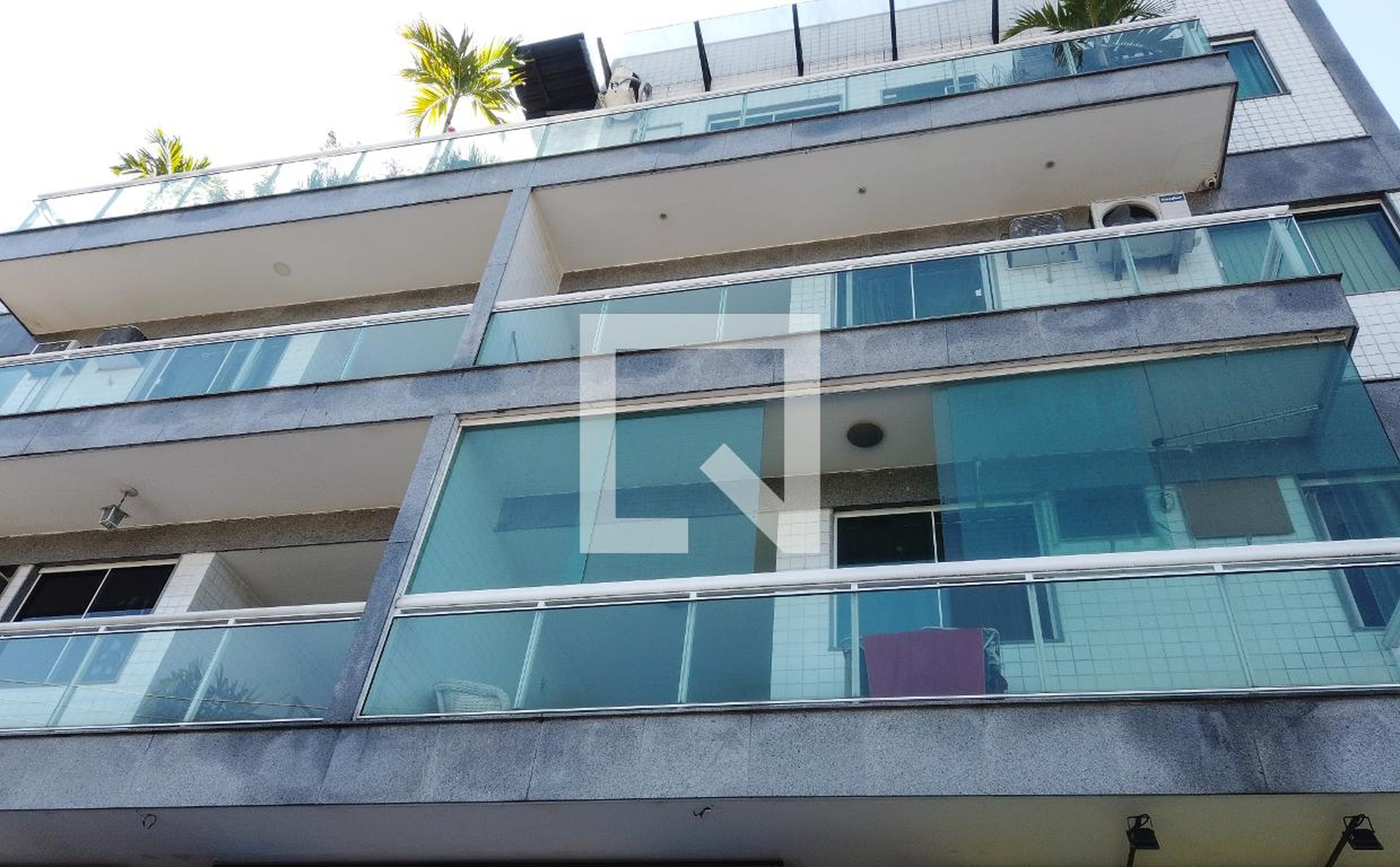 Fachada Condomínio em Rua Aciás, 64