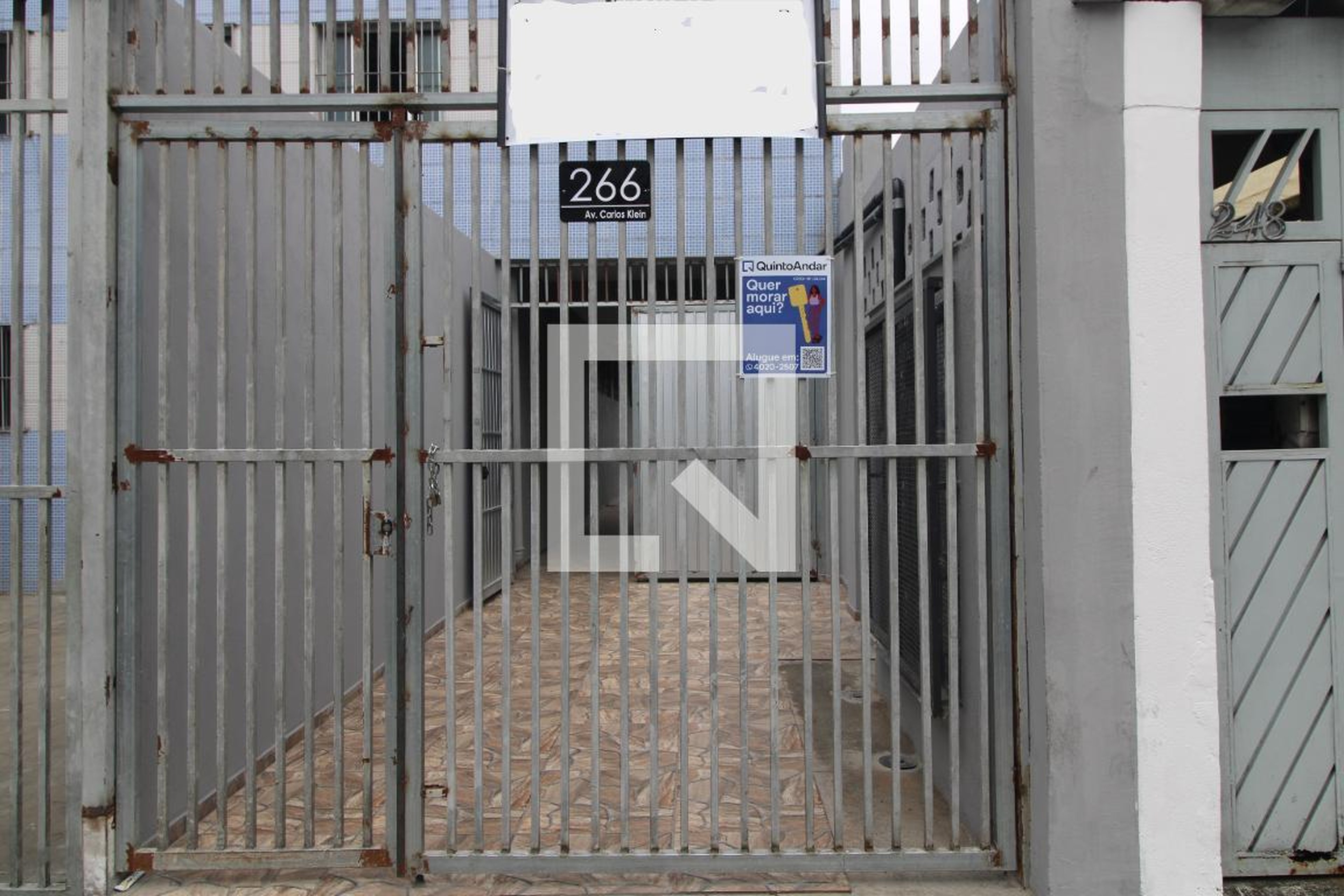 Fachada Condomínio em Avenida Carlos Klein, 266