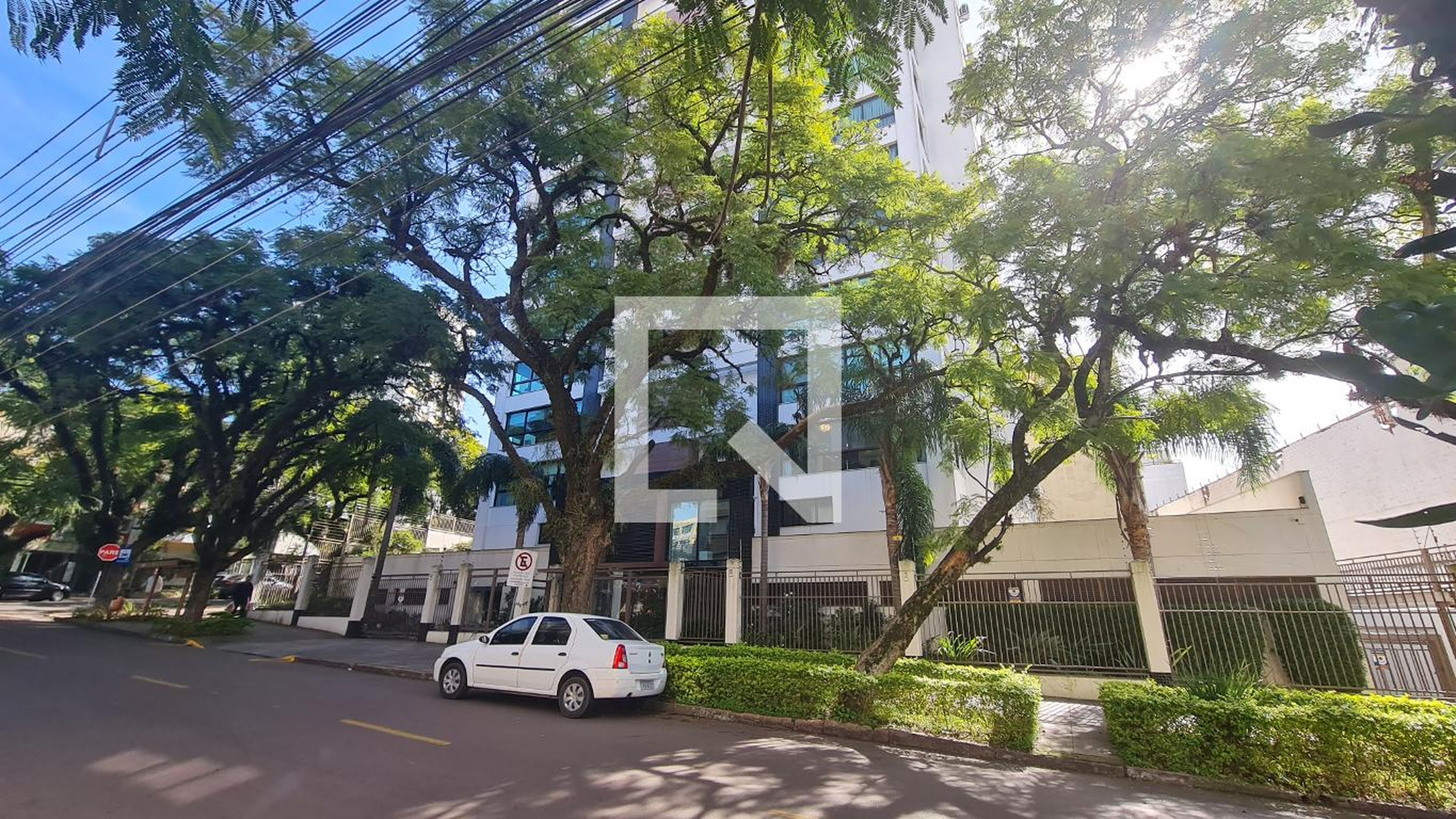 Fachada do prédio Condomínio em Rua Cabral, 30