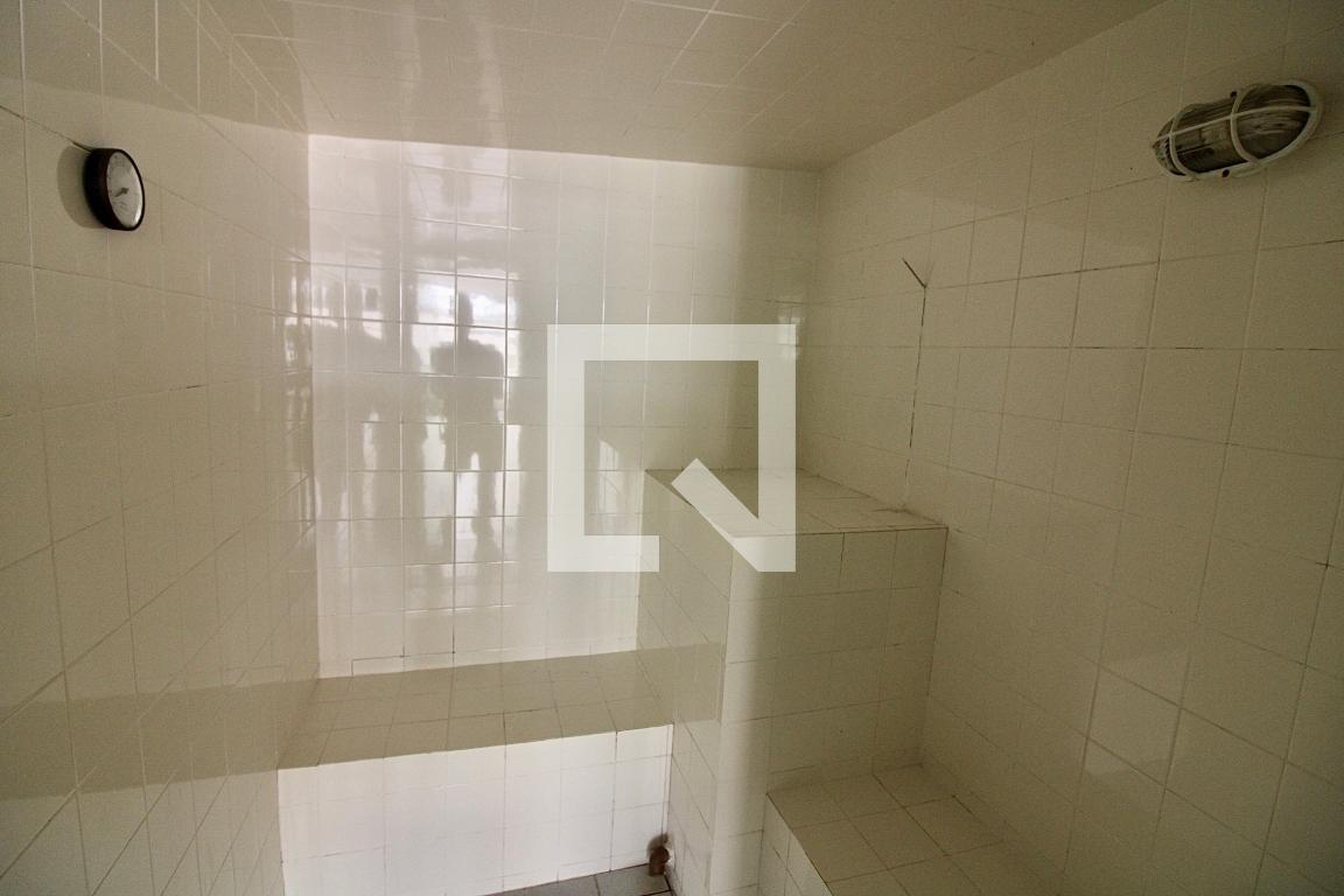 Área comum - Thales