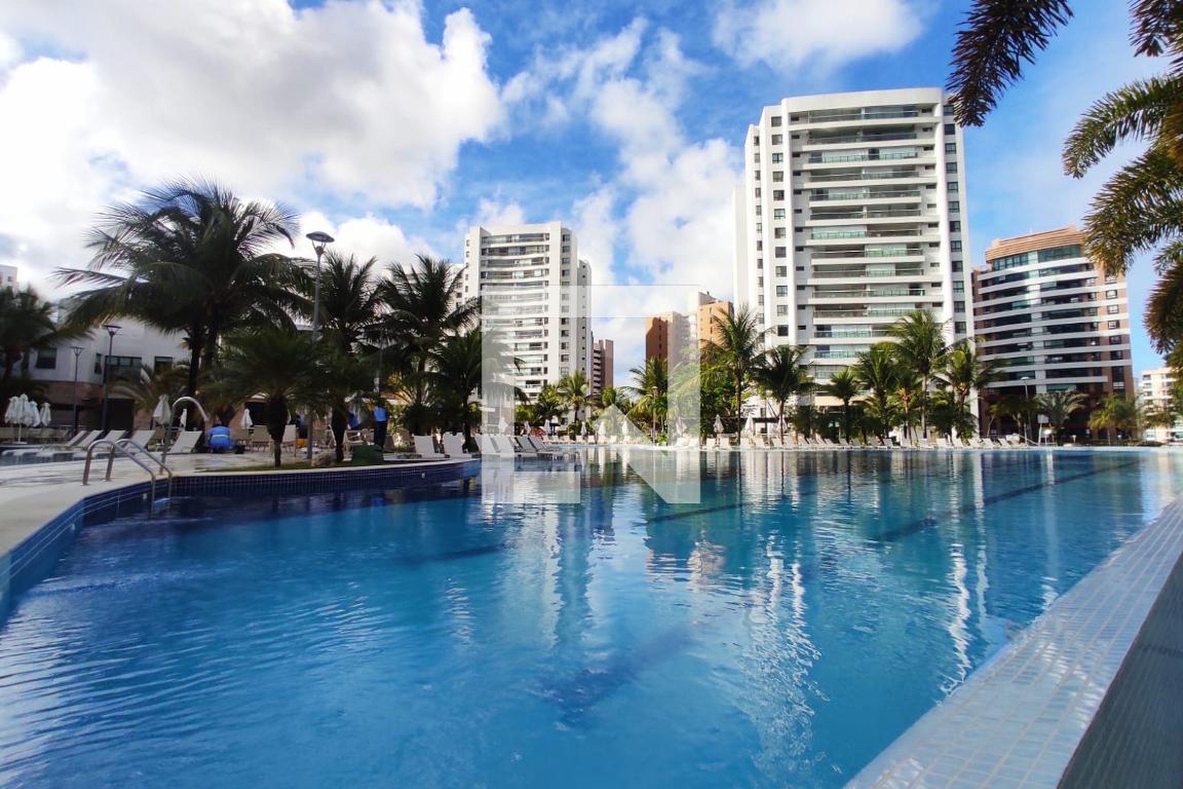 Piscina Condomínio LE Parc