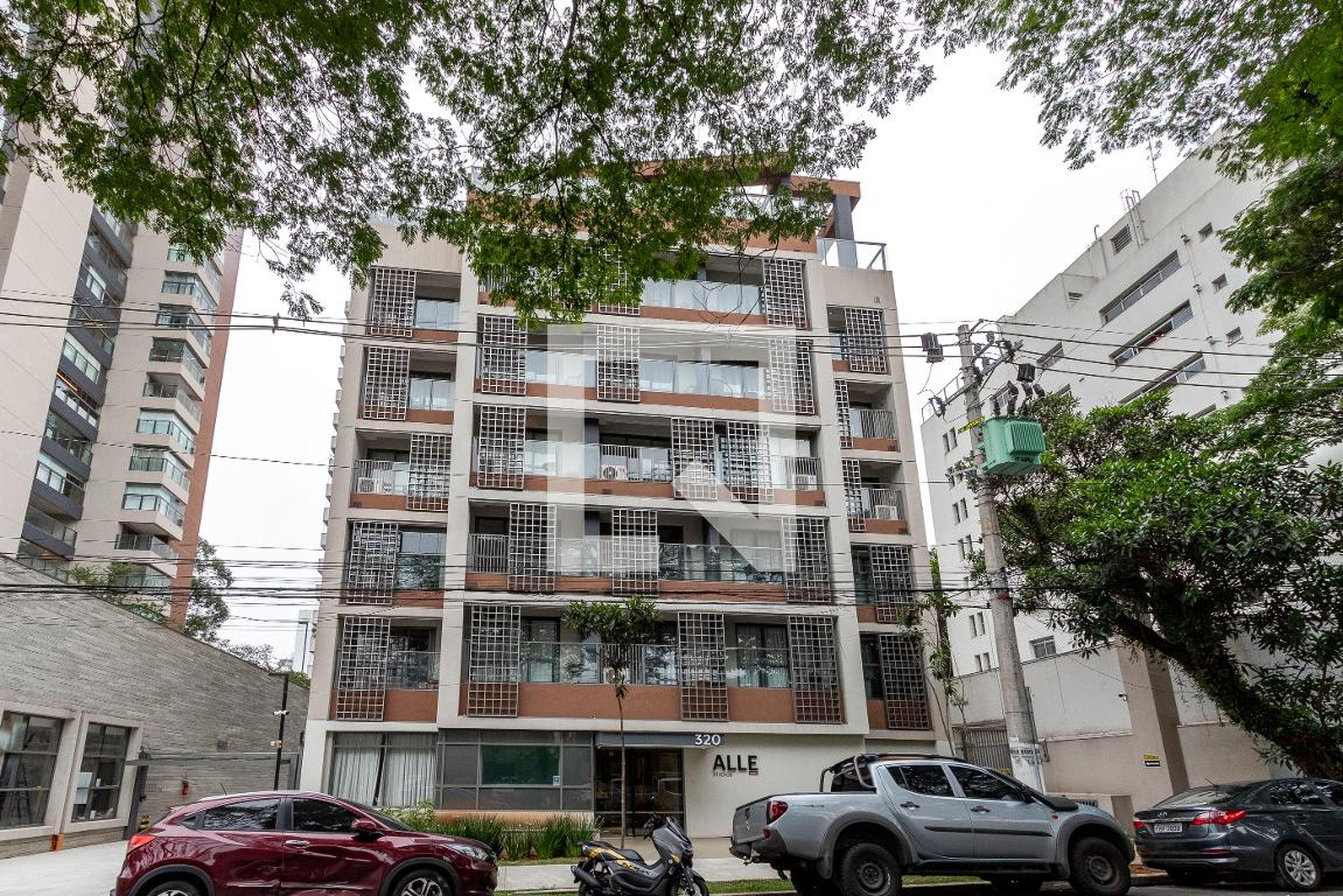 Fachada Condomínio em Rua Doutor Jesuíno Maciel, 360