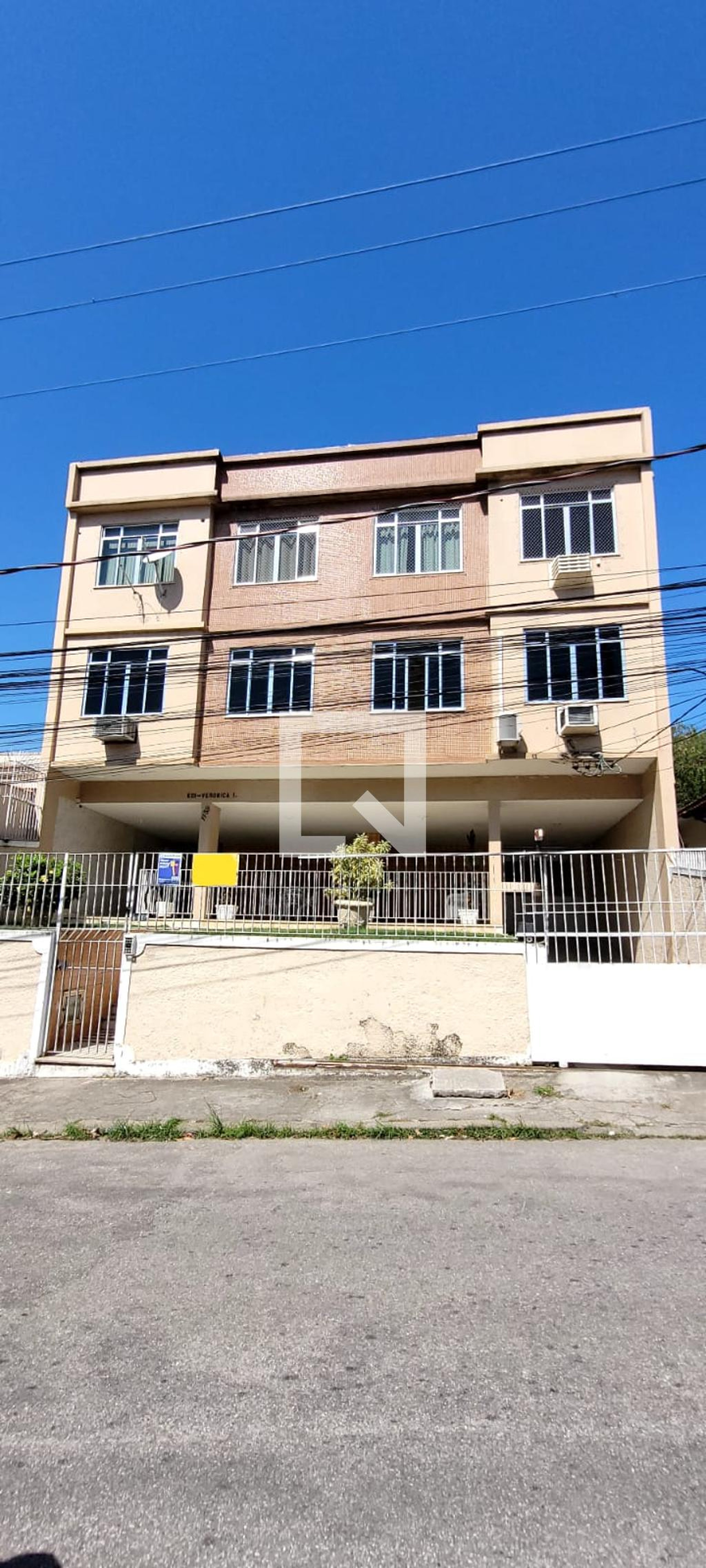 Fachada Condomínio em Rua das Rosas, 1159