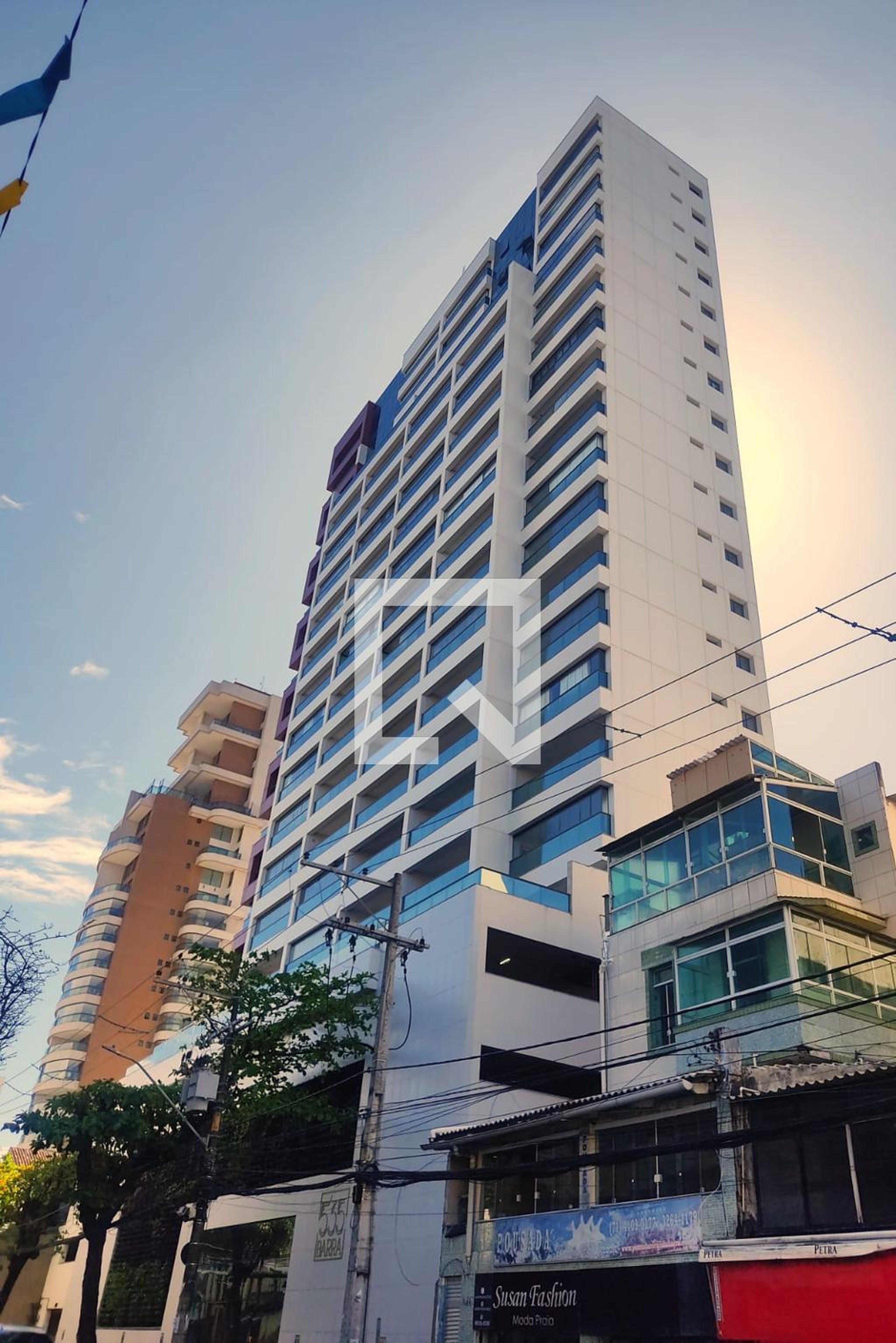 Fachada do Condomínio Condomínio em Rua Airosa Galvão, 535