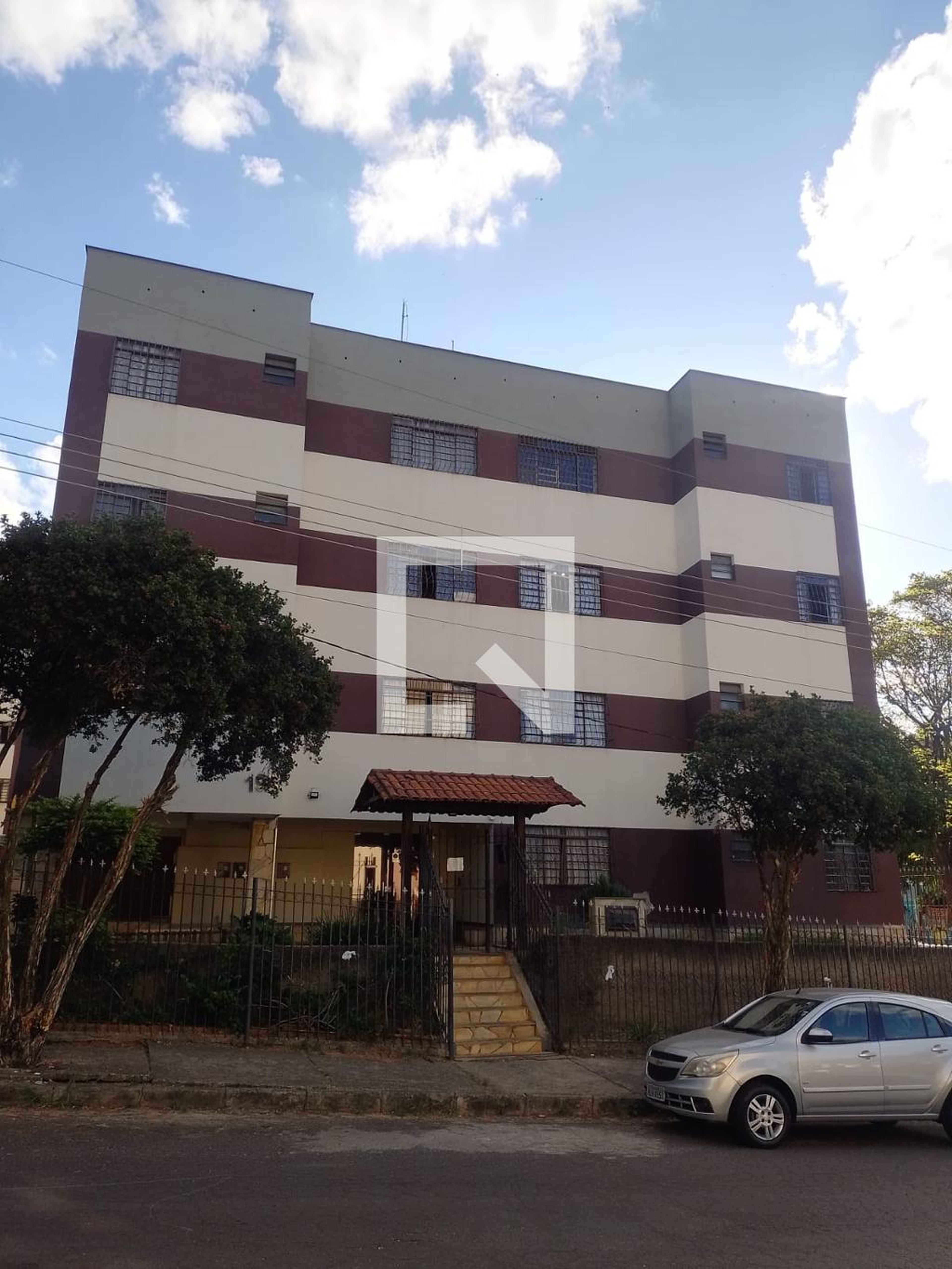 Fachada Condomínio em Rua Paulo de Lima Naves, 195