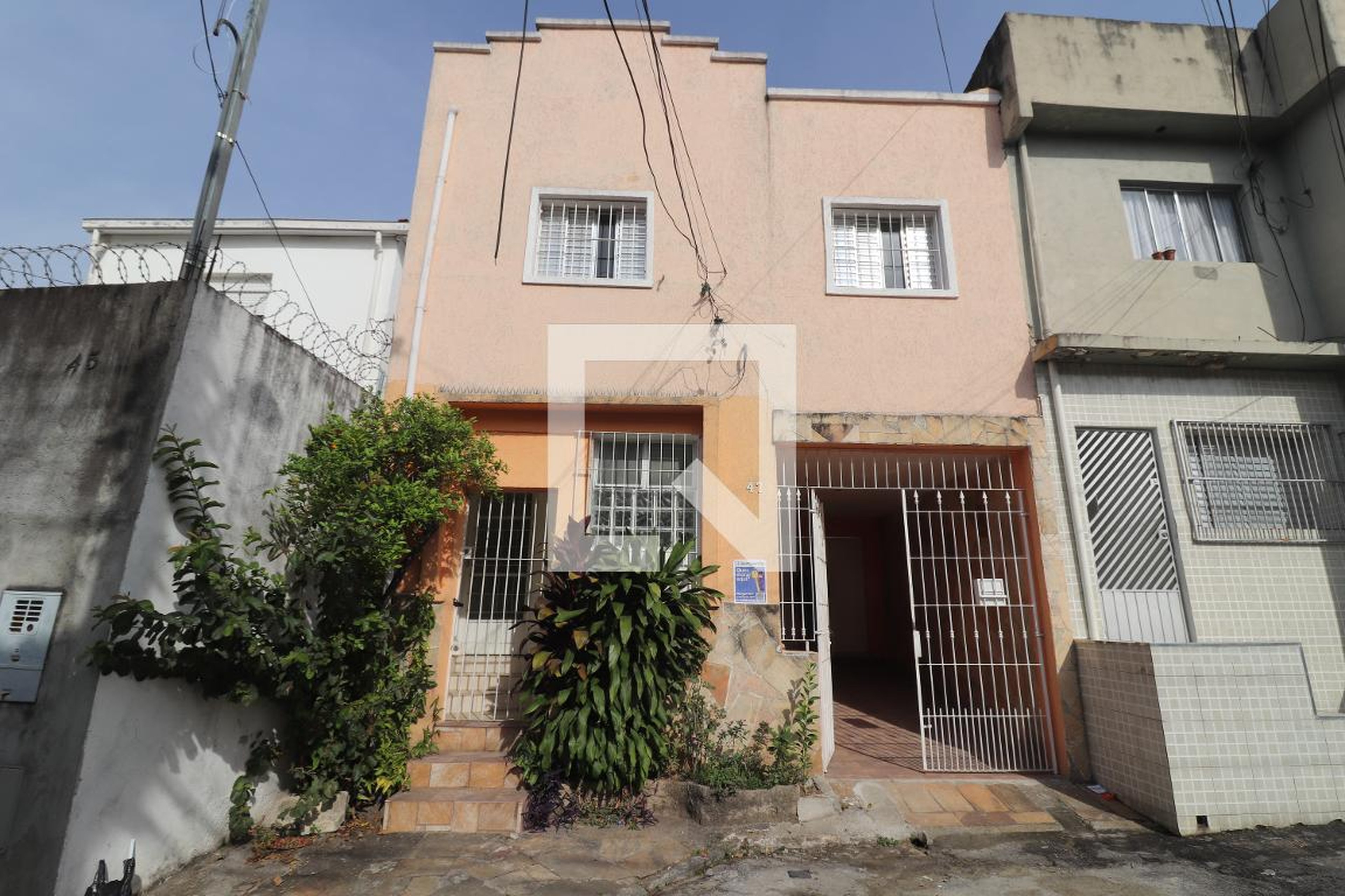 Fachada Condomínio em Rua Solange Bibas, 47