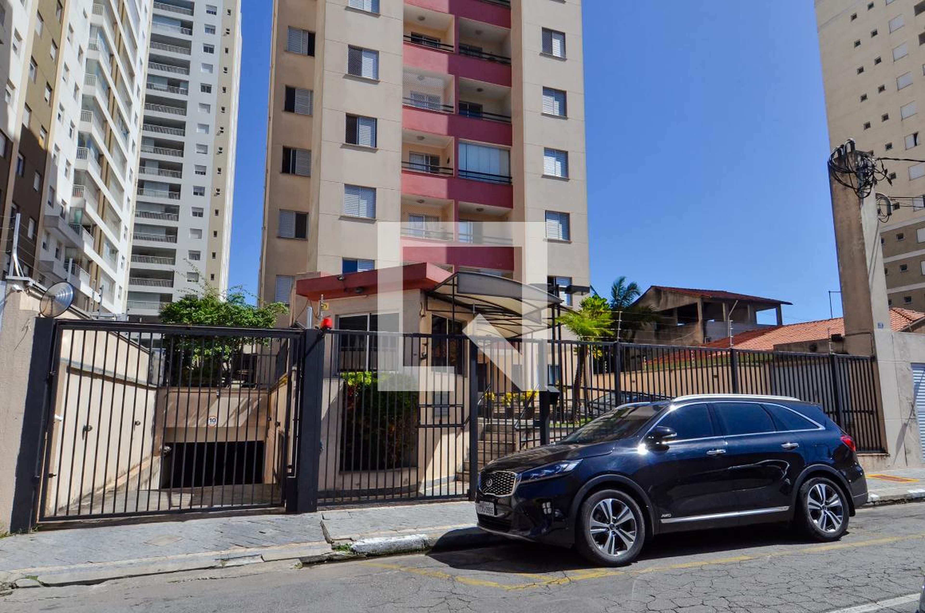 Fachada do Condomínio Edifício Golden Lake