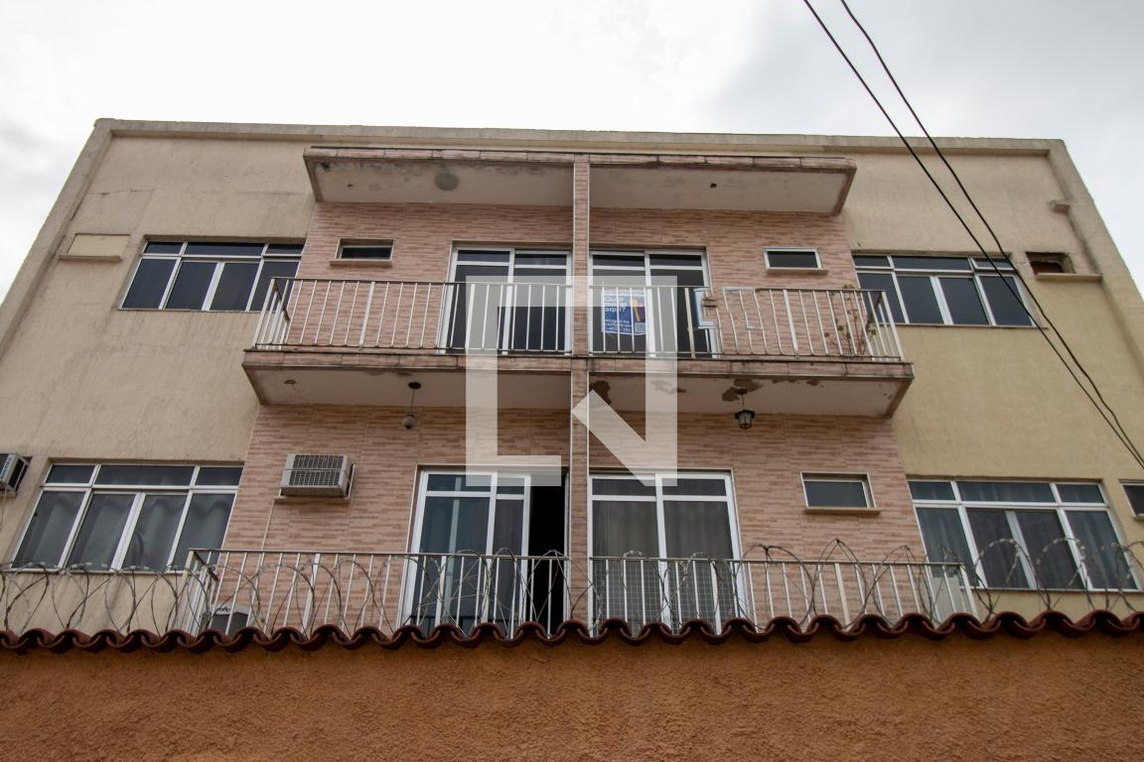 Fachada Condomínio em Rua Levindo Lopes, 142