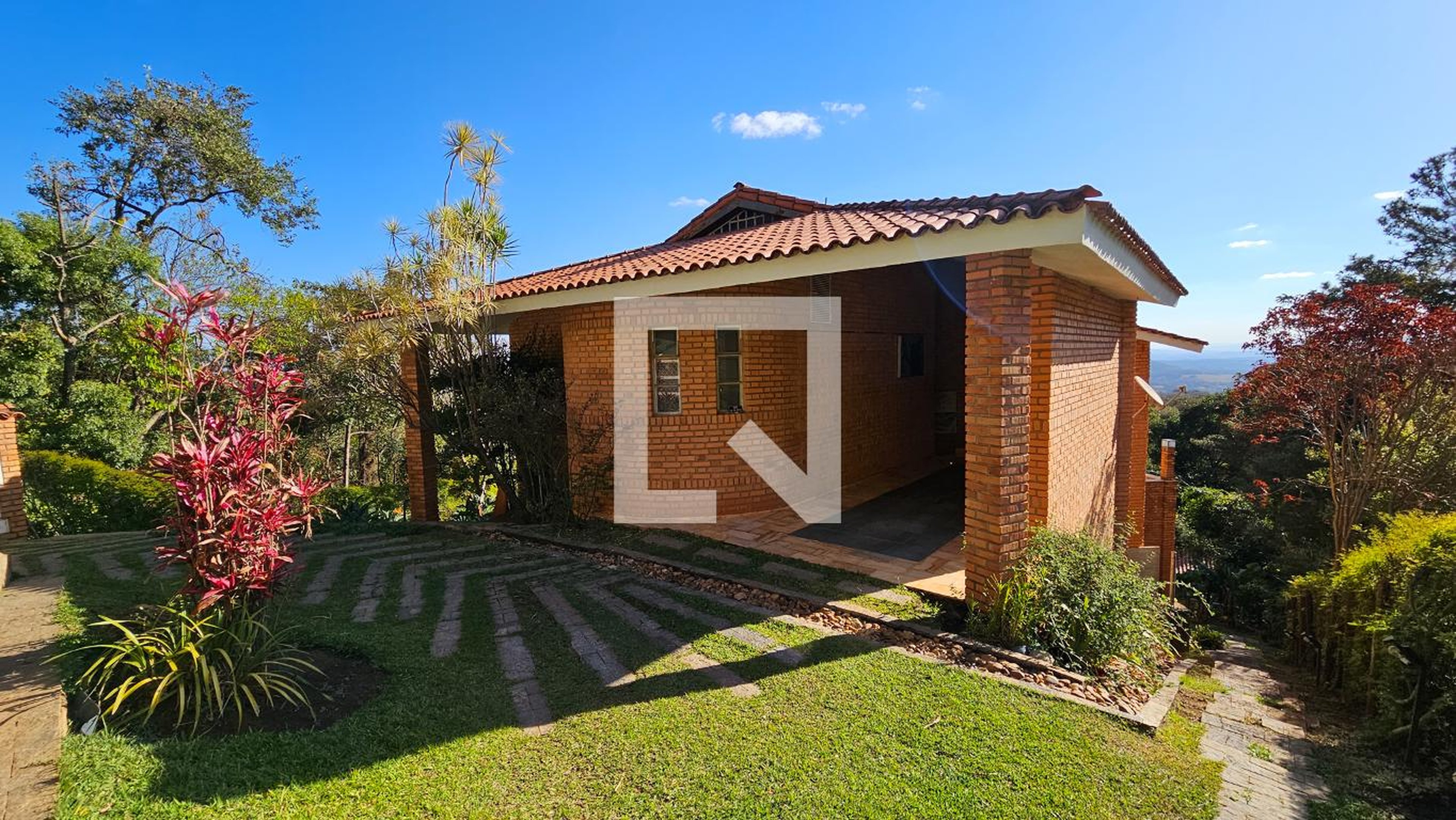 Fachada Condomínio em Alameda da Vista, 80