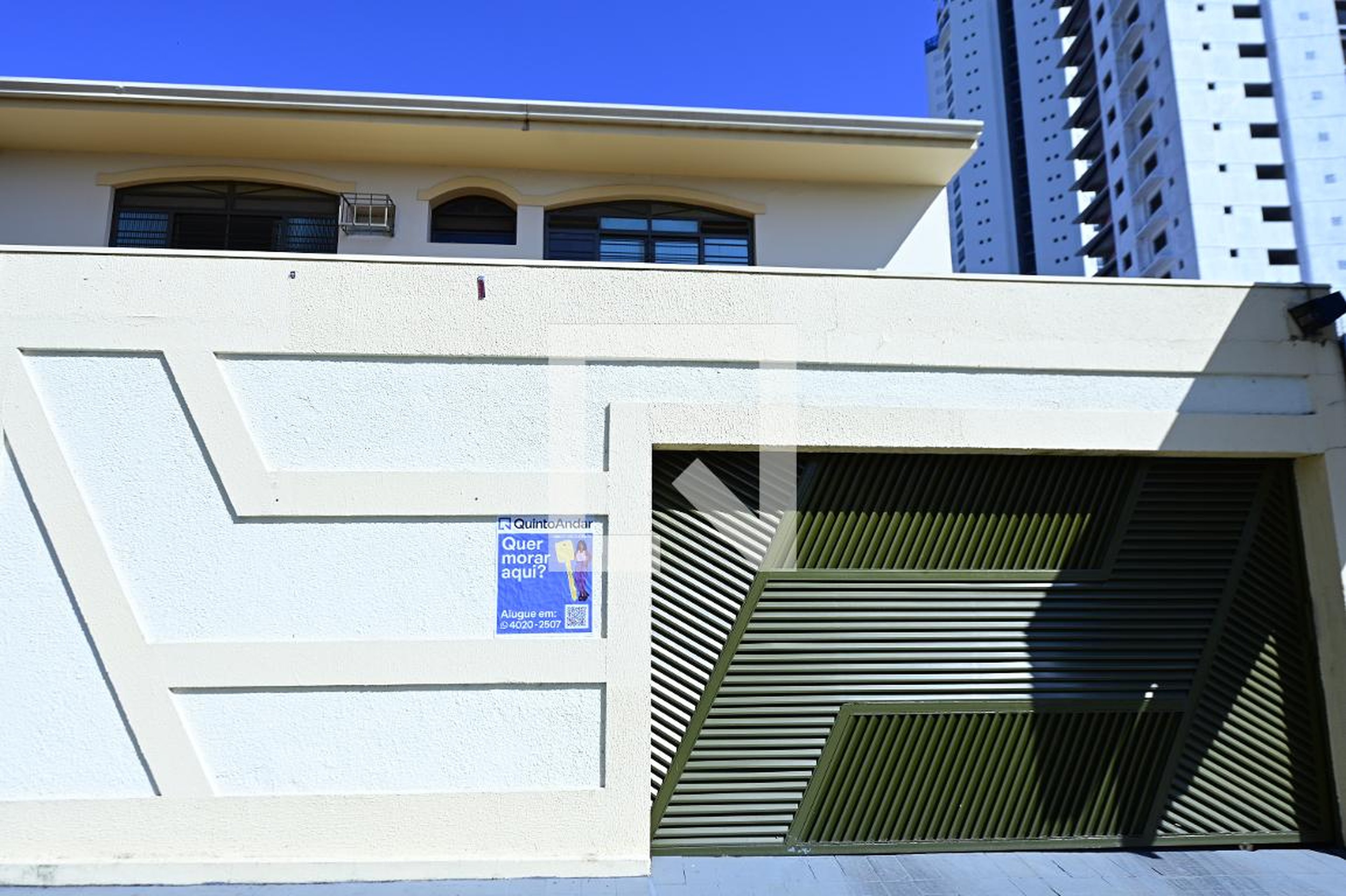 Fachada Condomínio em Rua T-46, 166