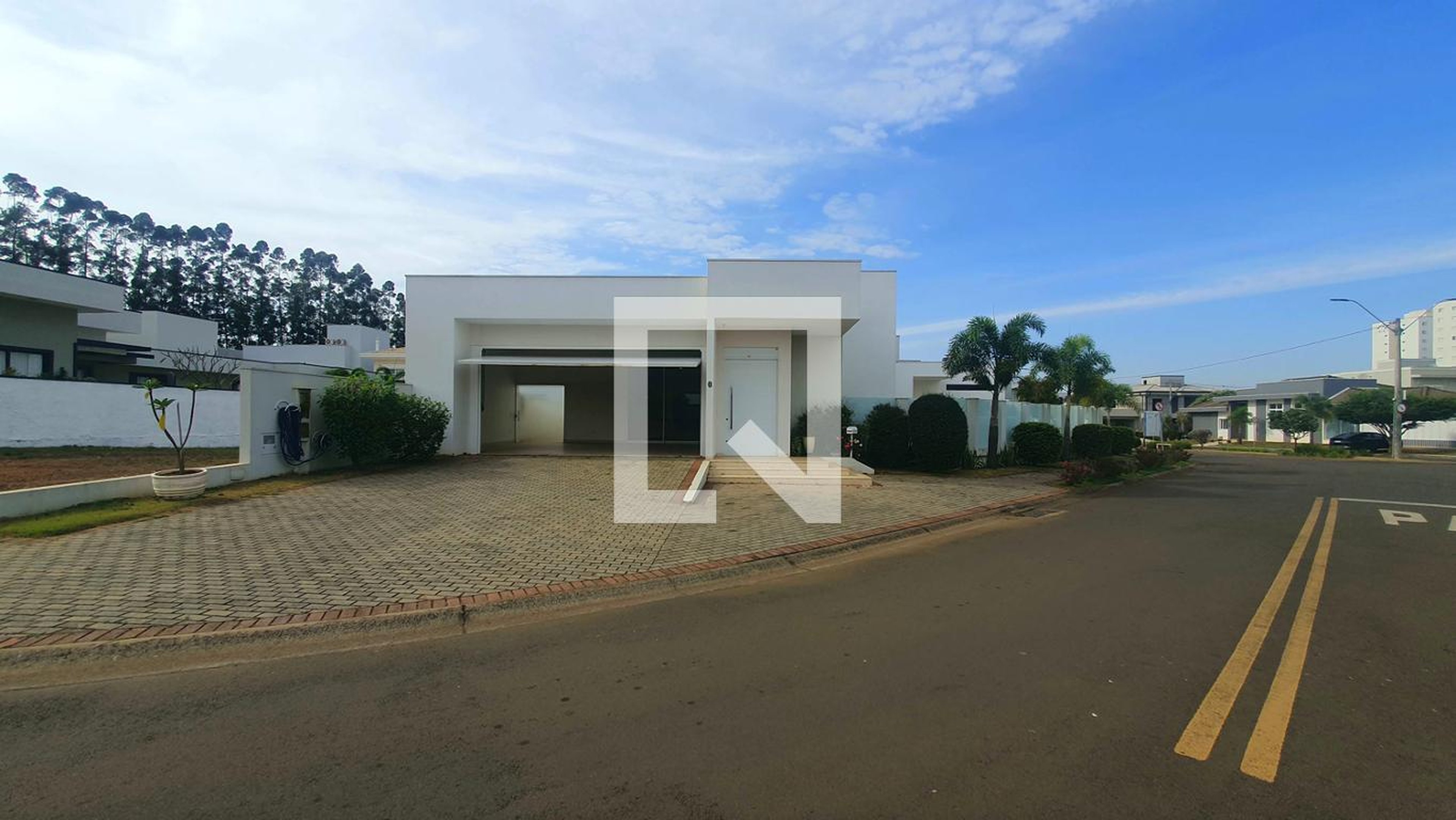 Fachada Condomínio em Rua Hera, 8