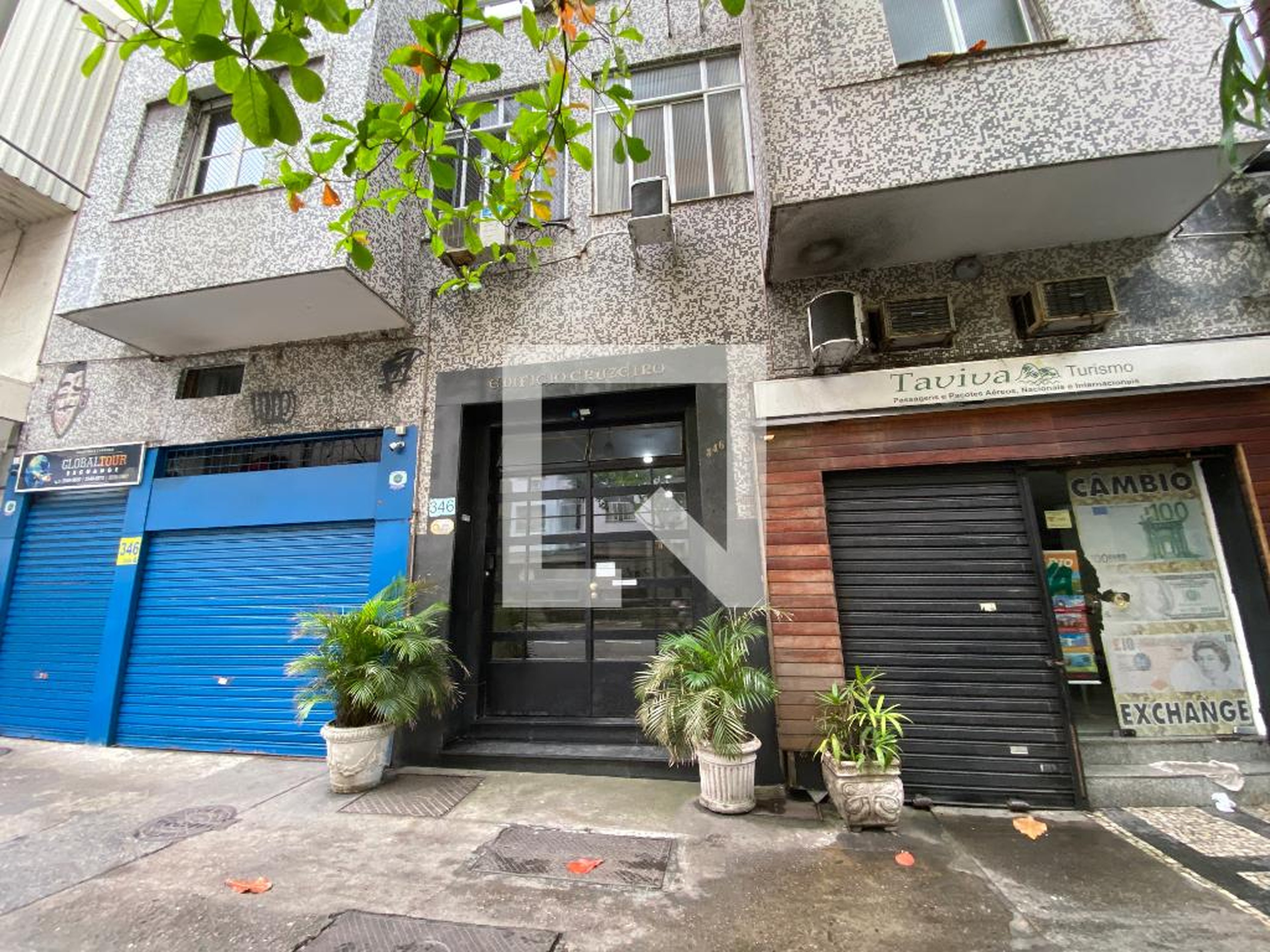 Fachada Condomínio em Avenida Nossa Senhora de Copacabana, 356