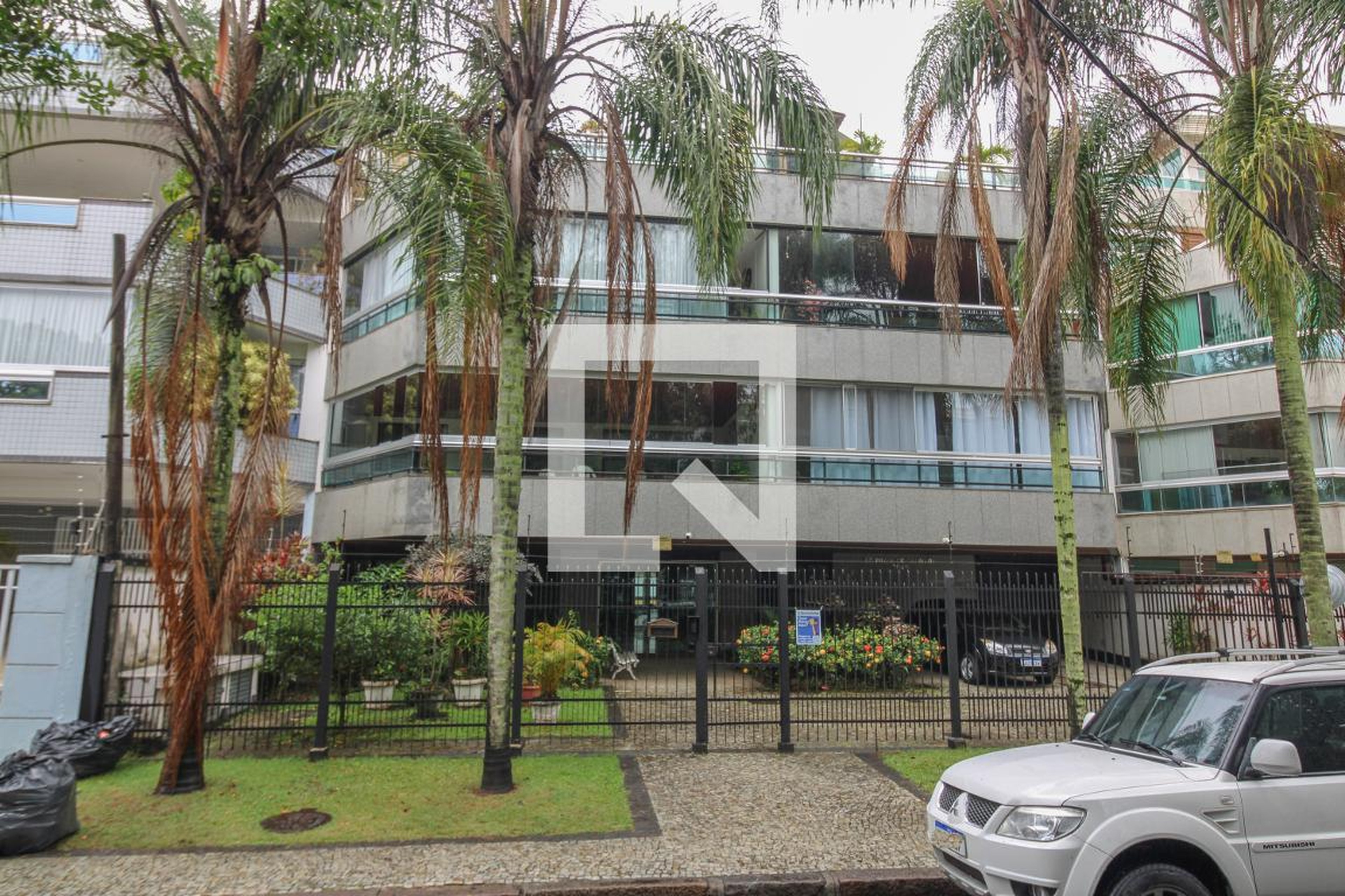 Fachada Edifício Praia de Grumari