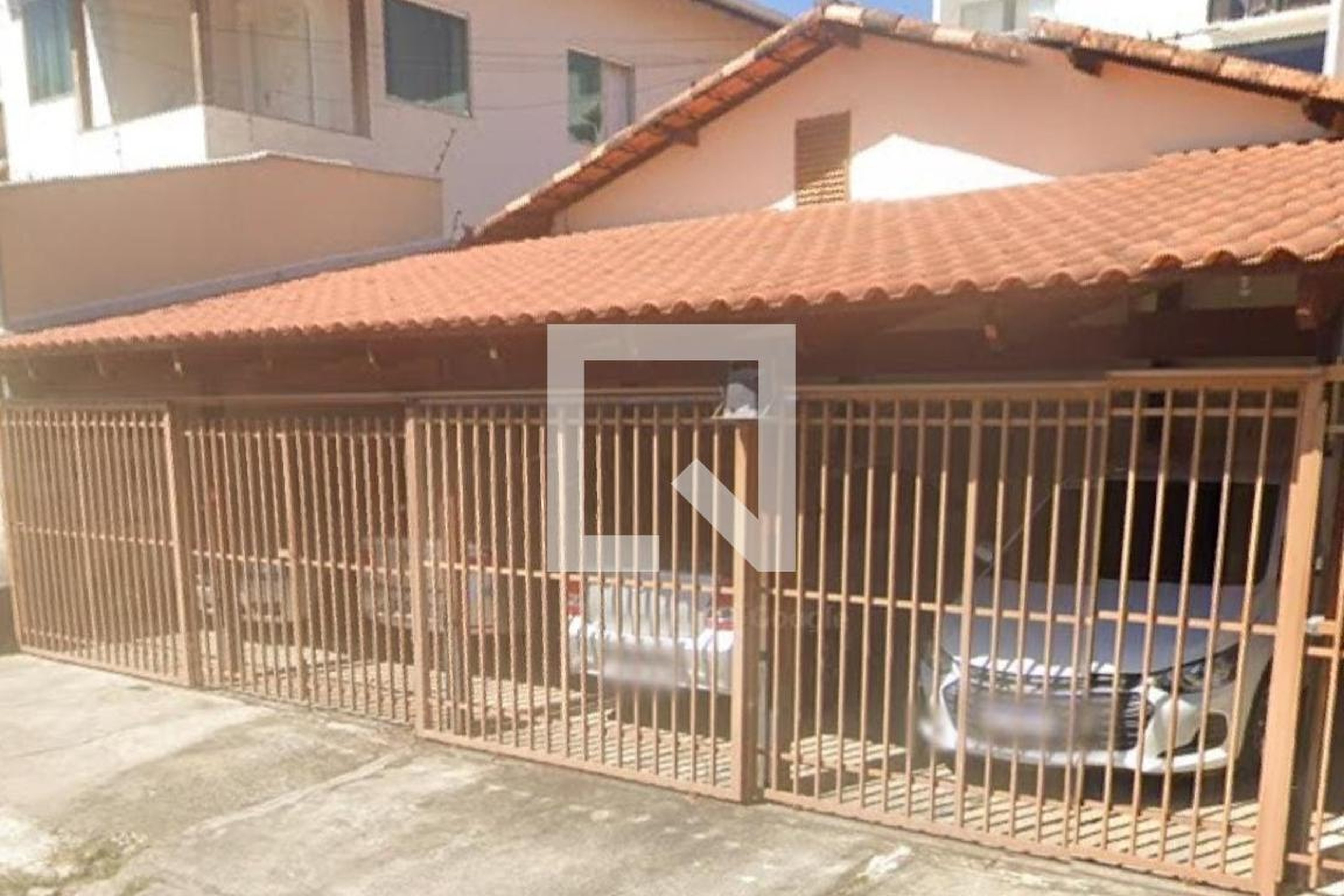 Fachada Condomínio em Rua dos Oitis, 245