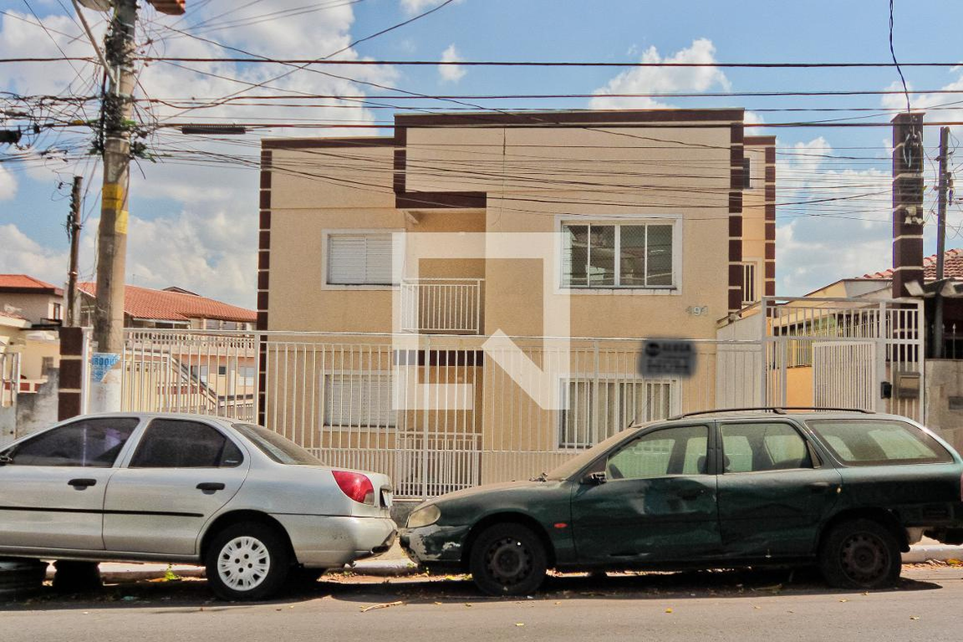 Fachada Condomínio em Rua Comandante Ferreira Carneiro, 191