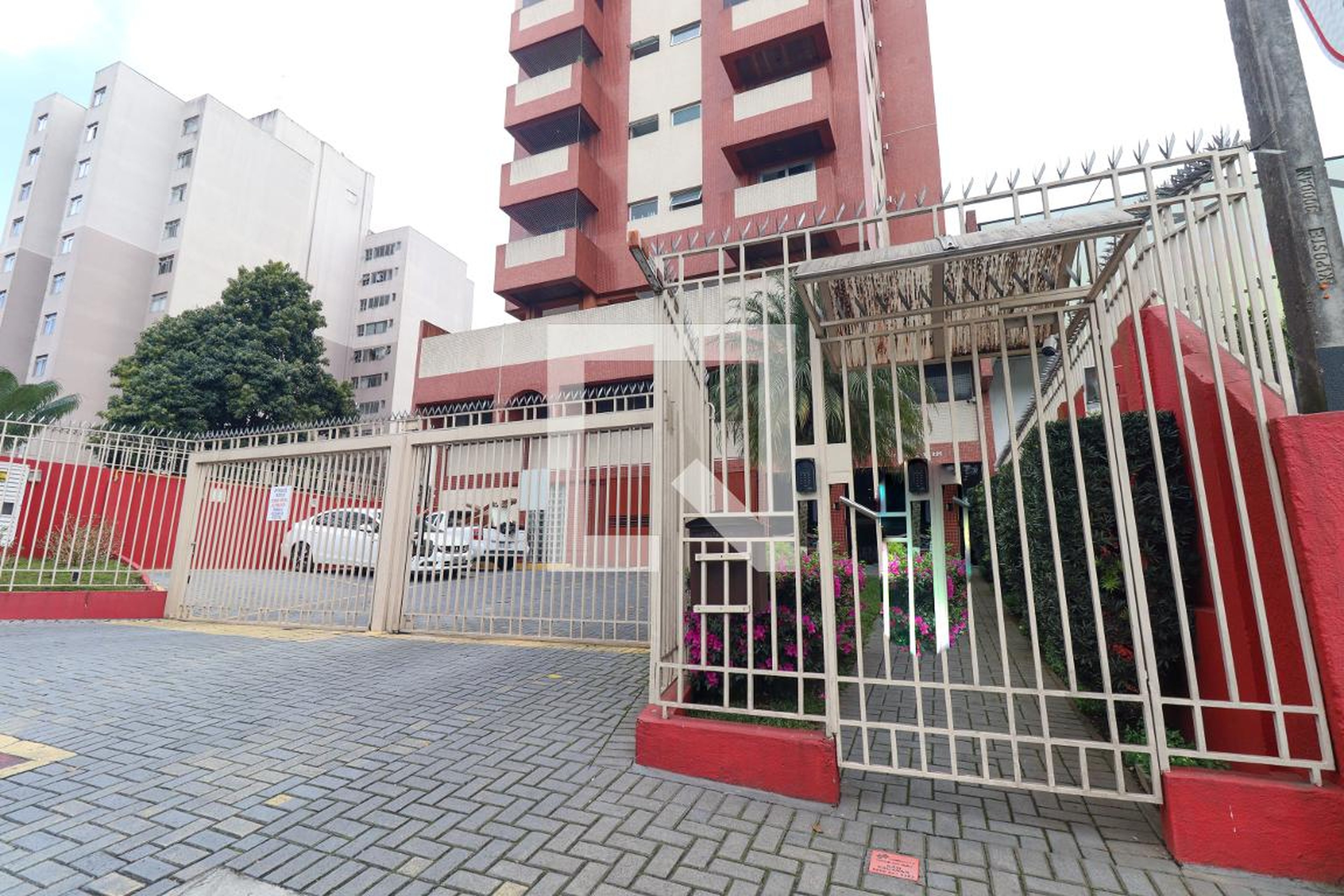 Fachada do Condomínio Edifício Saint Laurent