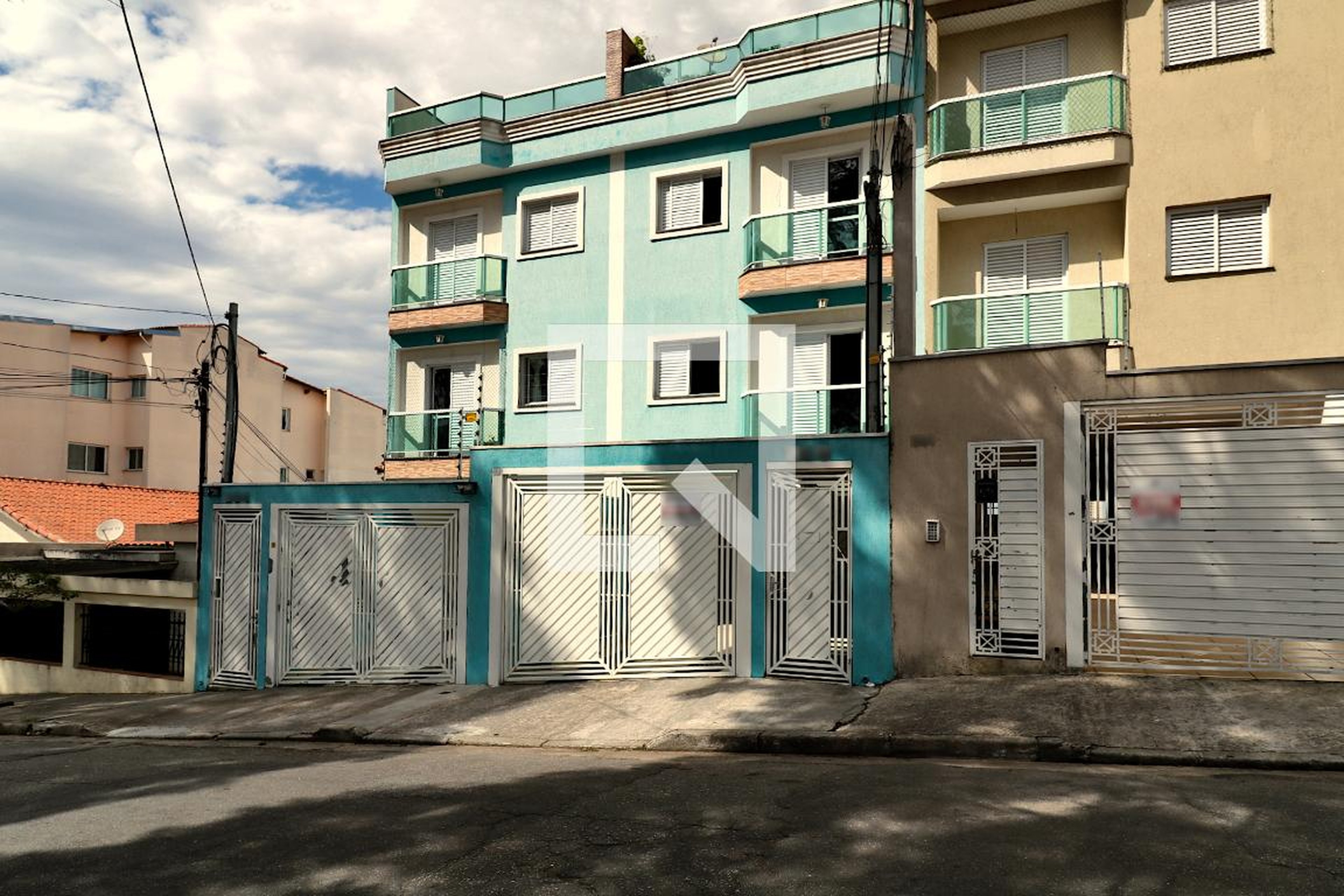 Fachada Condomínio em Rua África, 250