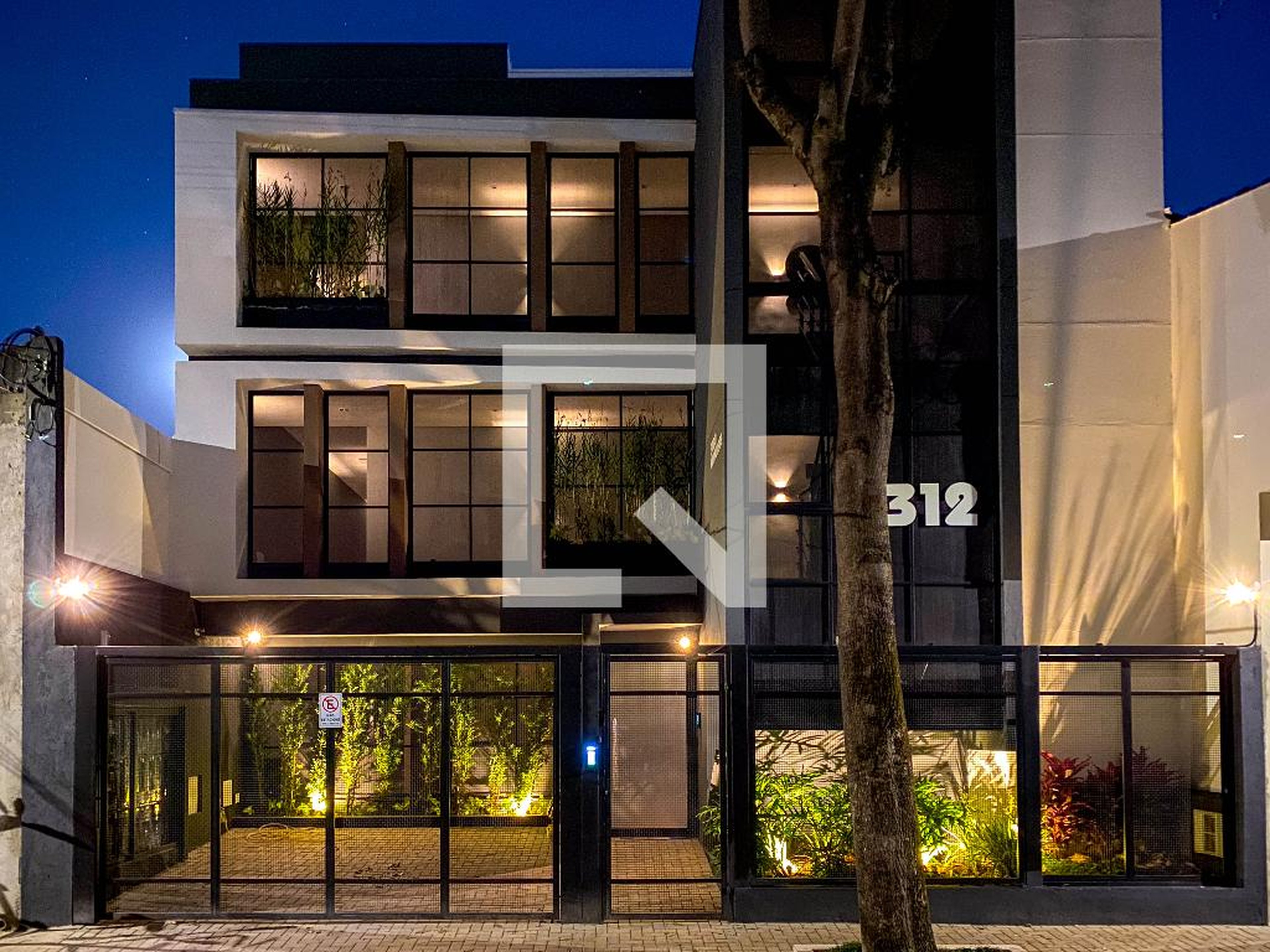 Fachada Condomínio em Rua Paraíbuna, 17