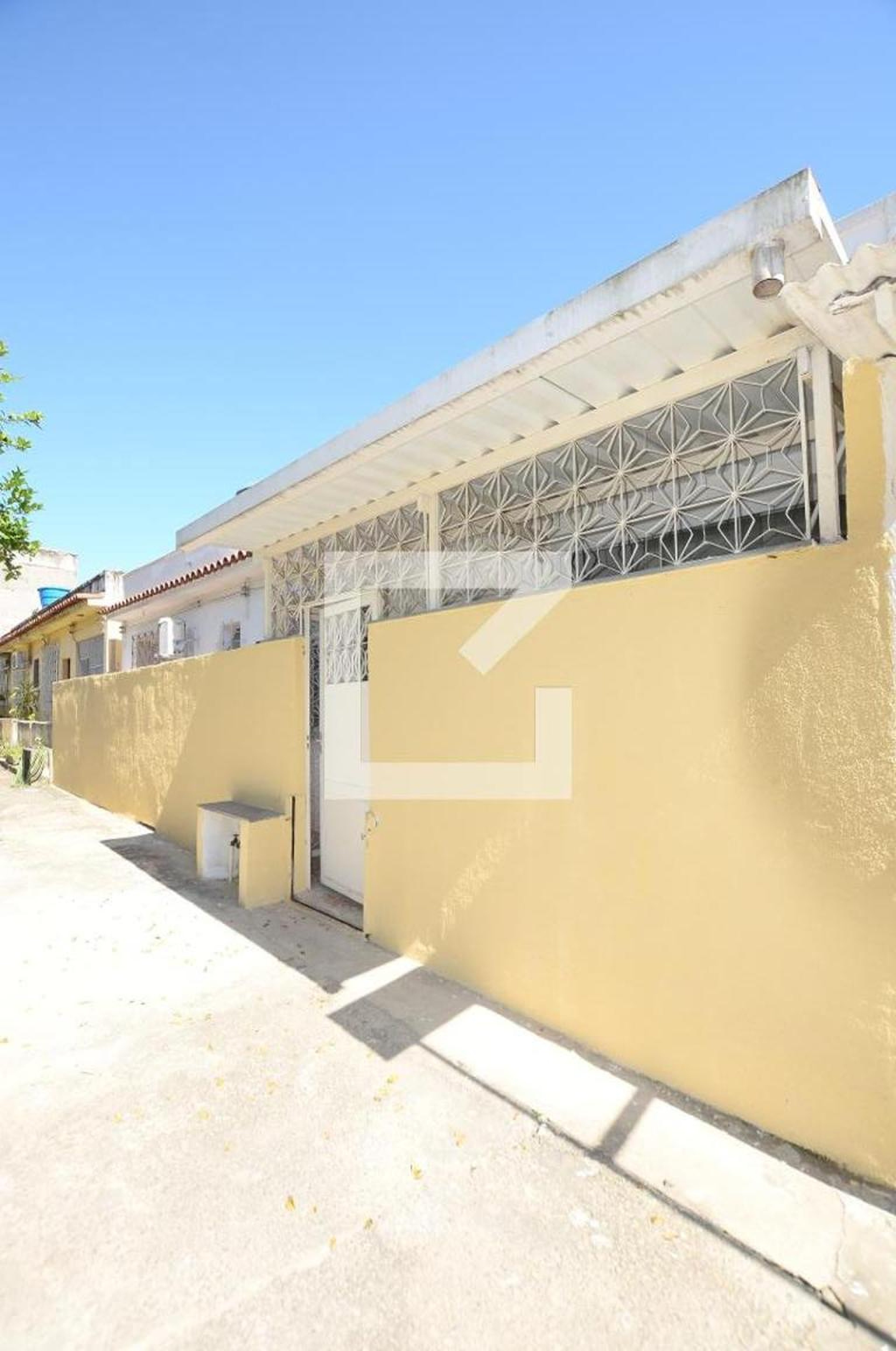 Fachada Condomínio em Rua General Cláudio, 125