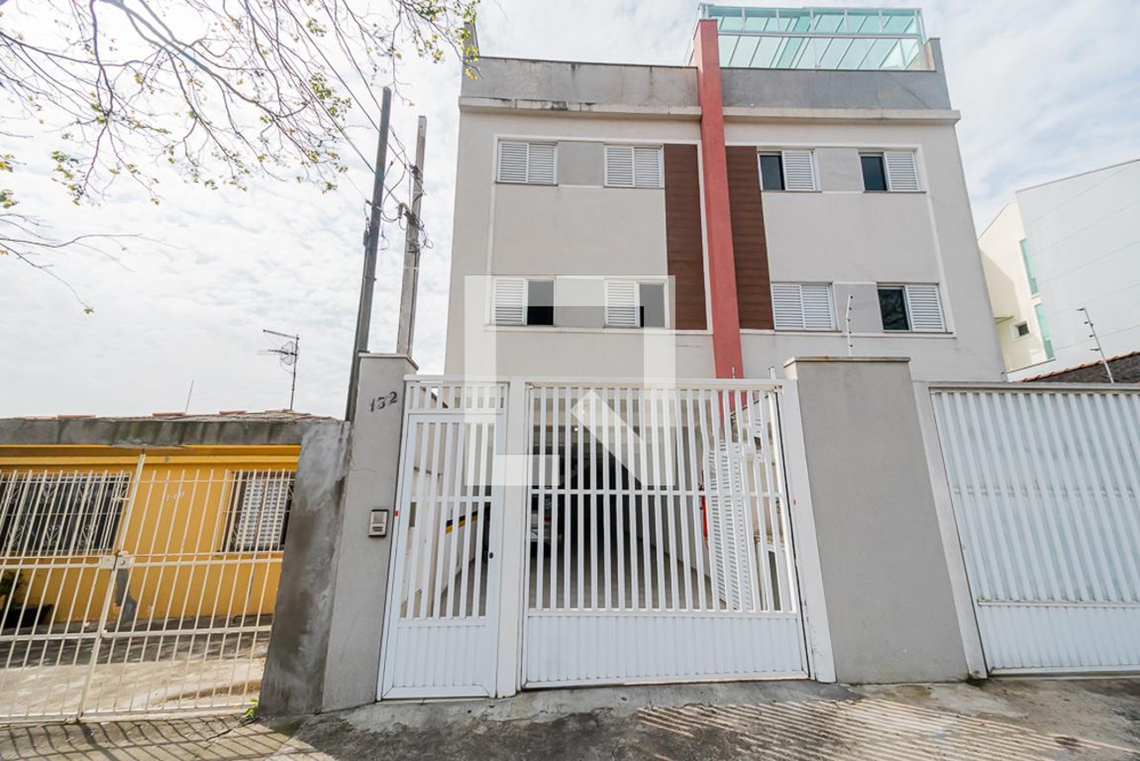 Fachada Condomínio em Rua Hipólito da Costa, 132