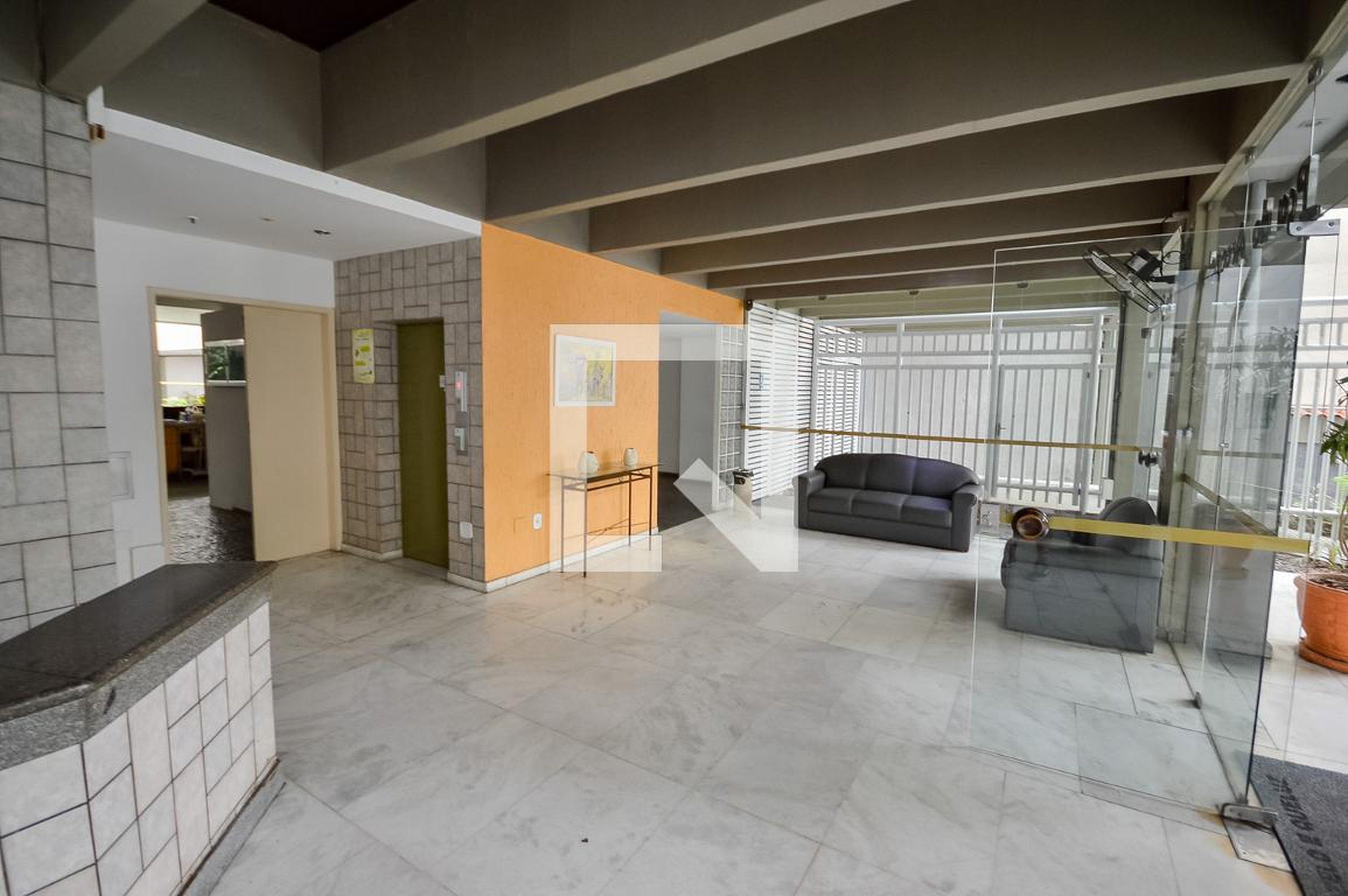 Hall - Edifício das Praças de Arcozelos e Queluz