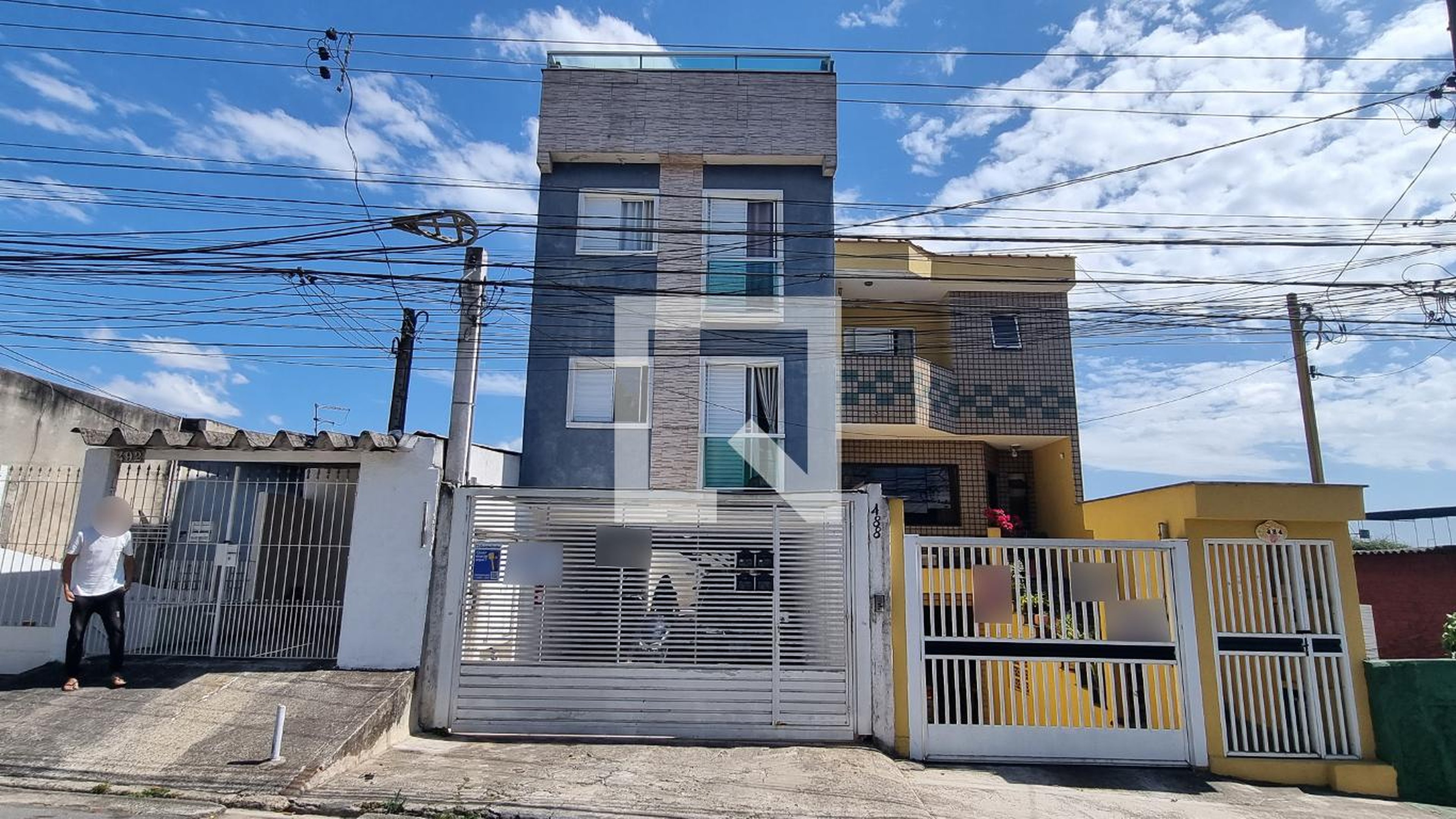 Fachada Condomínio em Rua Alabastro, 488