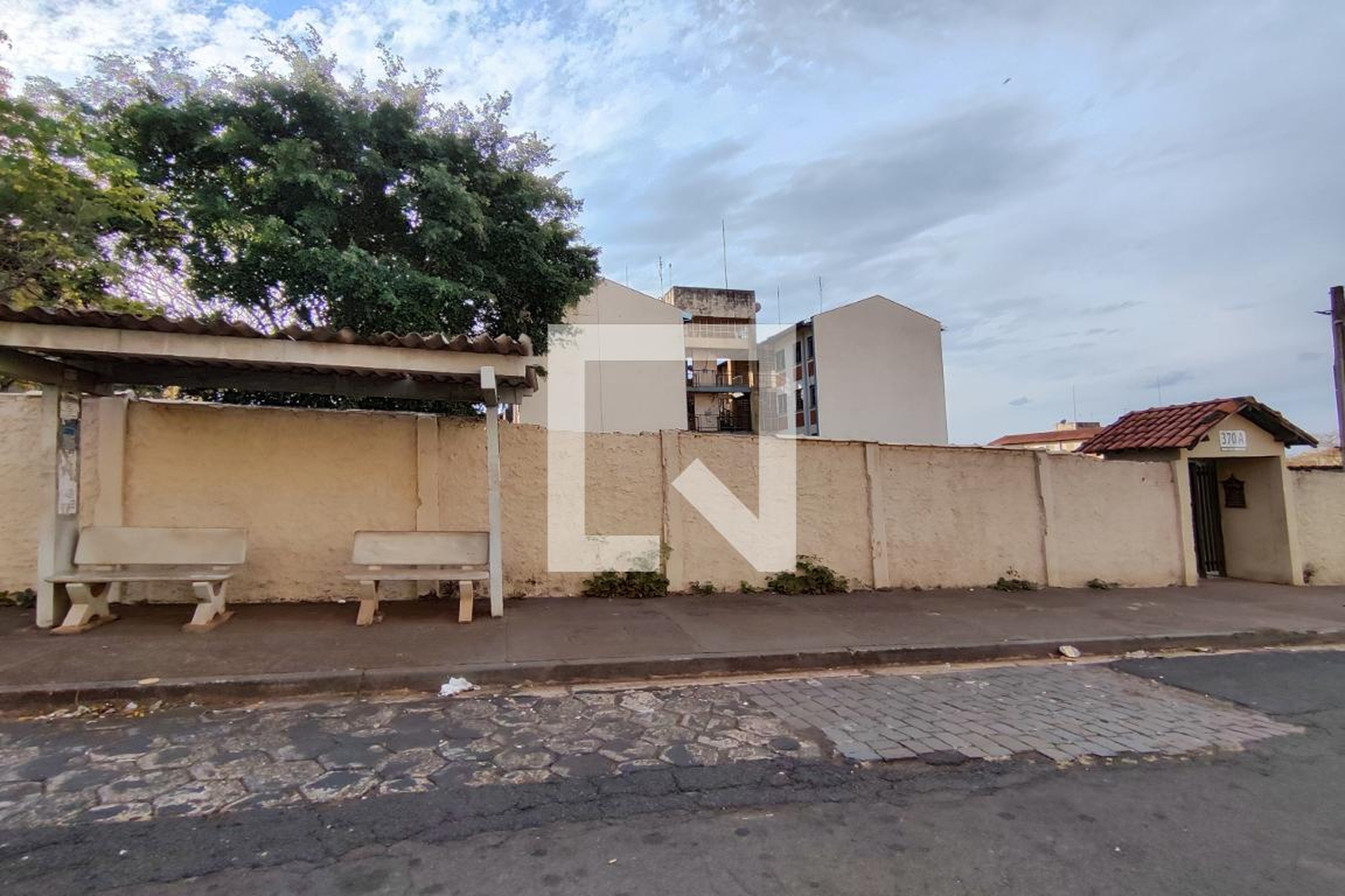 Fachada Condomínio em Rua da Fazenda, 370