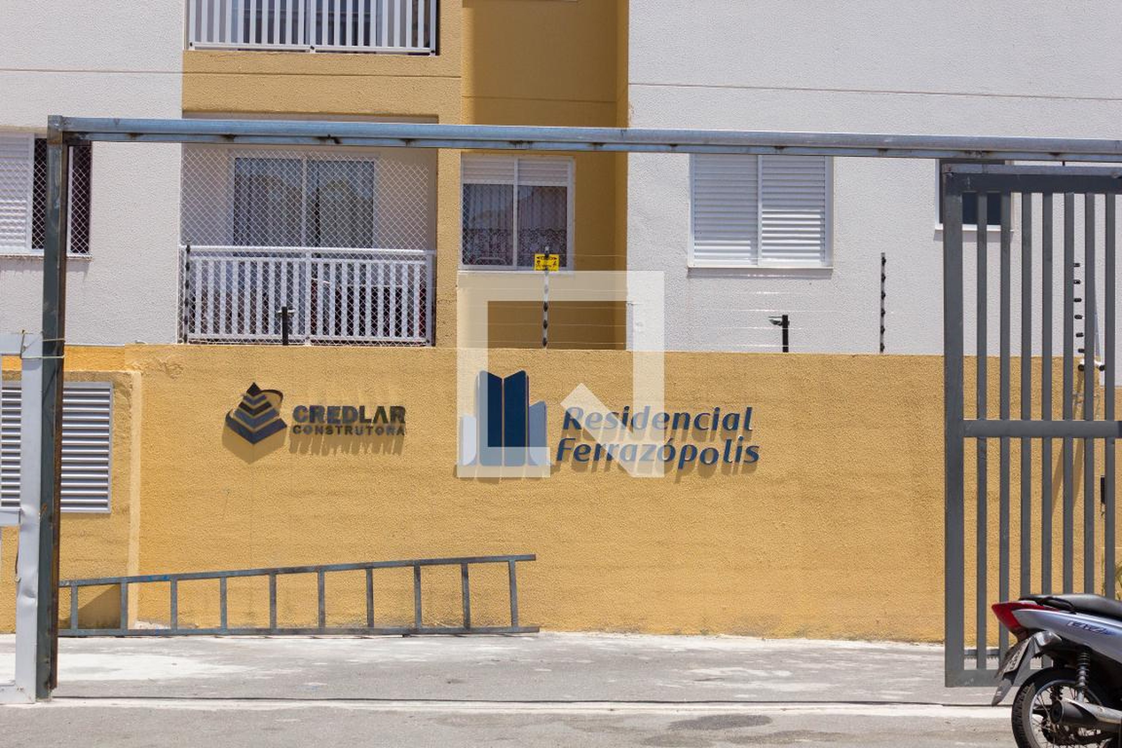Fachada Condomínio em Rua Wenceslau Richter, 26