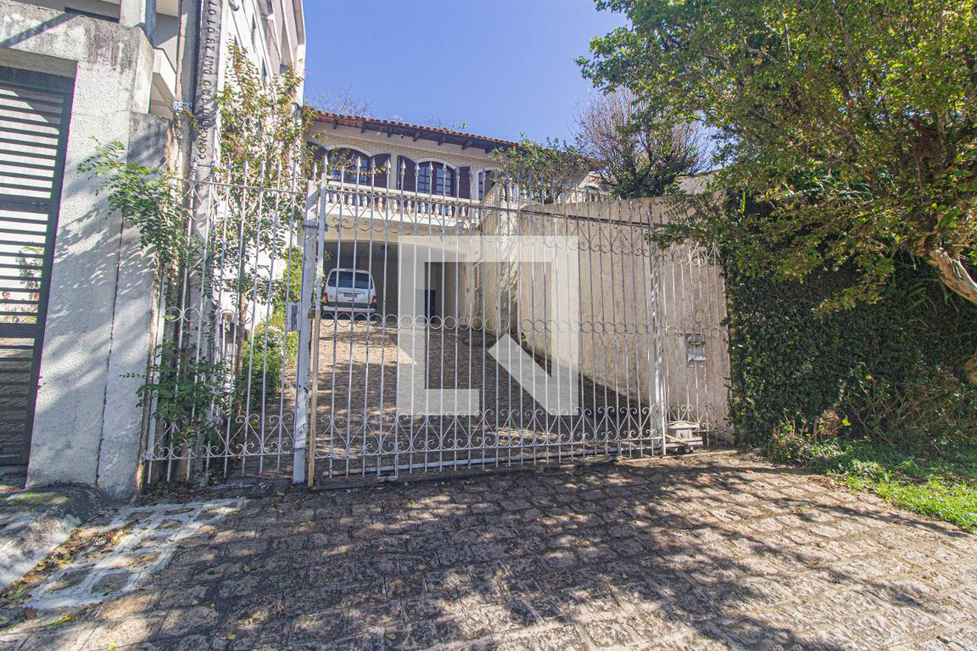 Fachada Condomínio em Rua Professora Rosa Saporski, 653