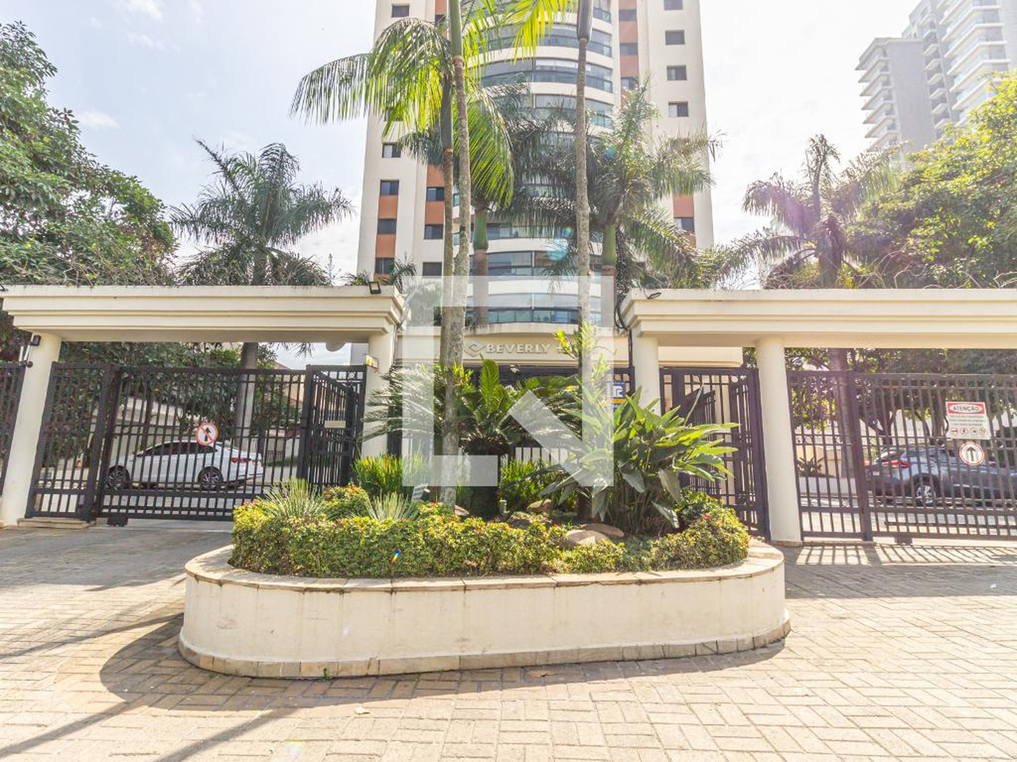 Fachada Condomínio em Rua Antônio Alves Barril, 3545