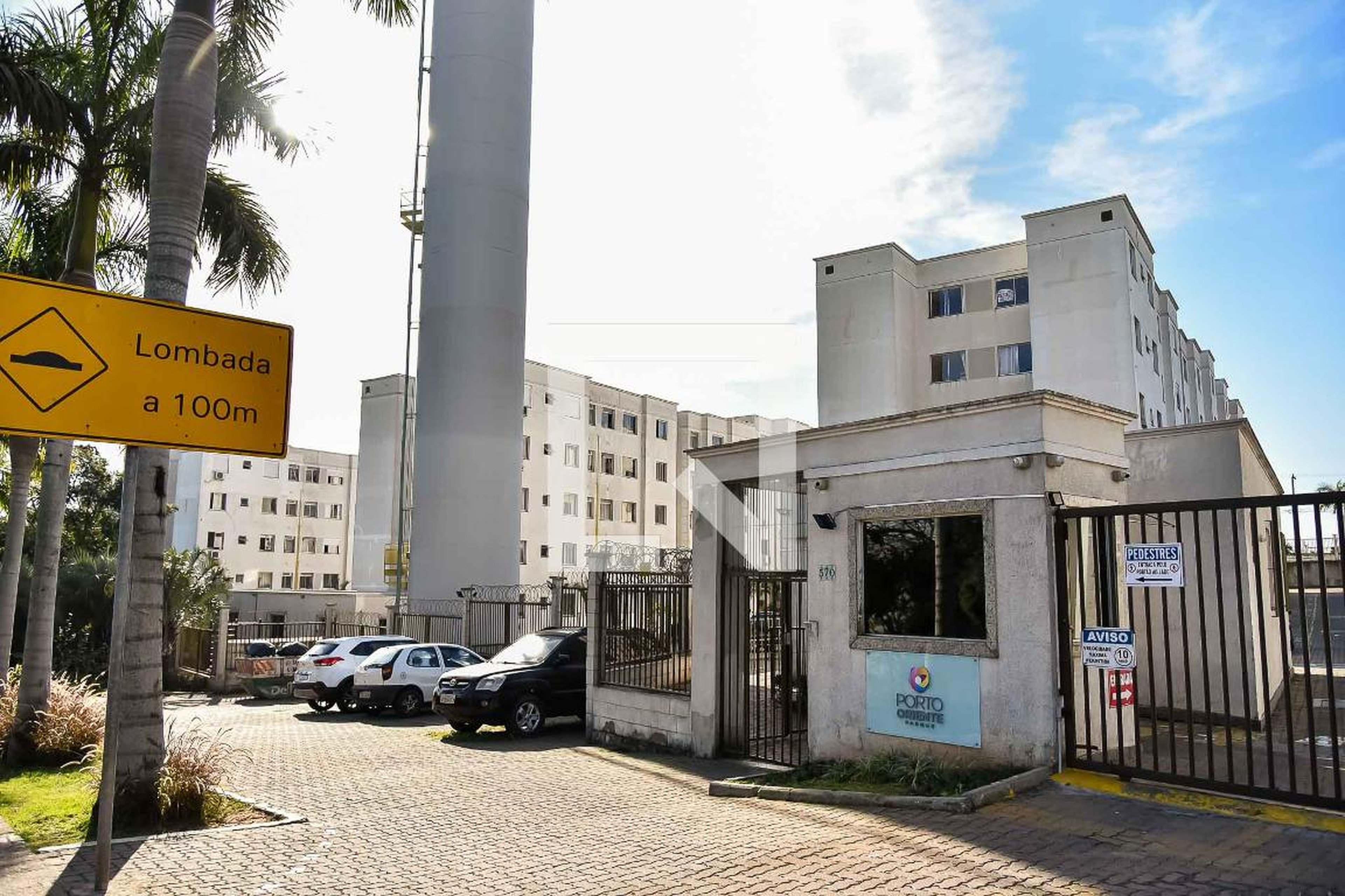 Fachada do Condomínio Condomínio Porto Oriente