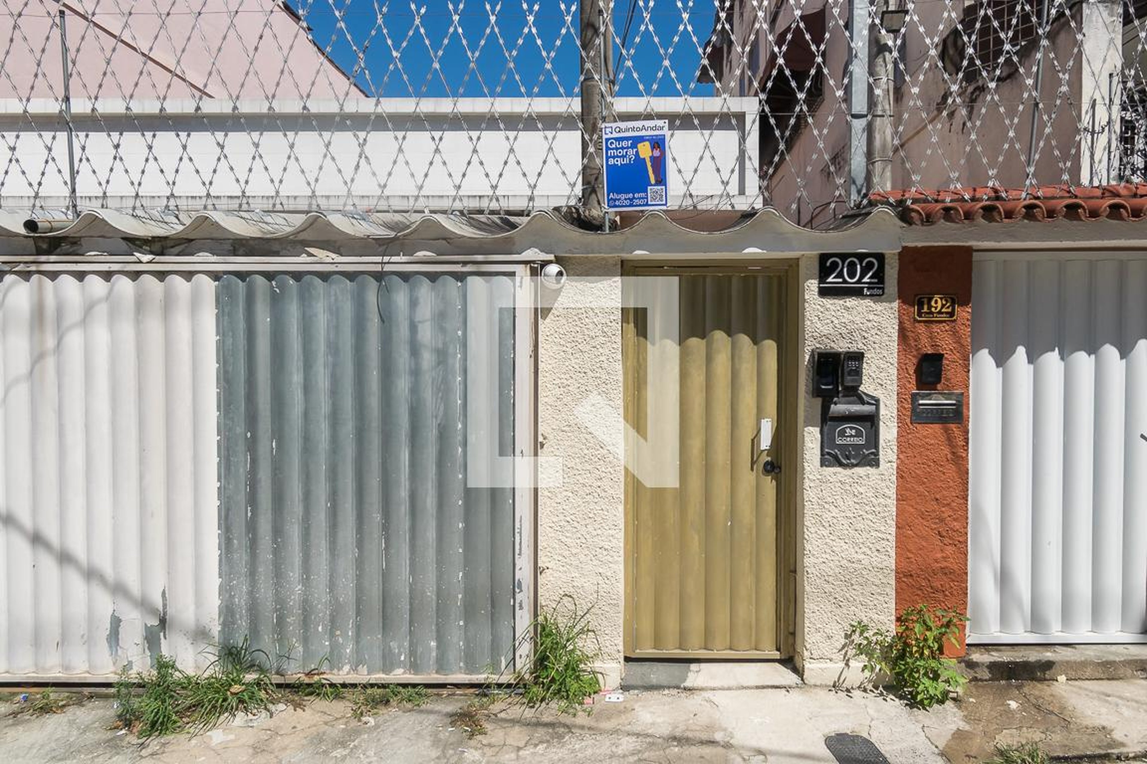 Fachada Condomínio em Rua Santiago, 202