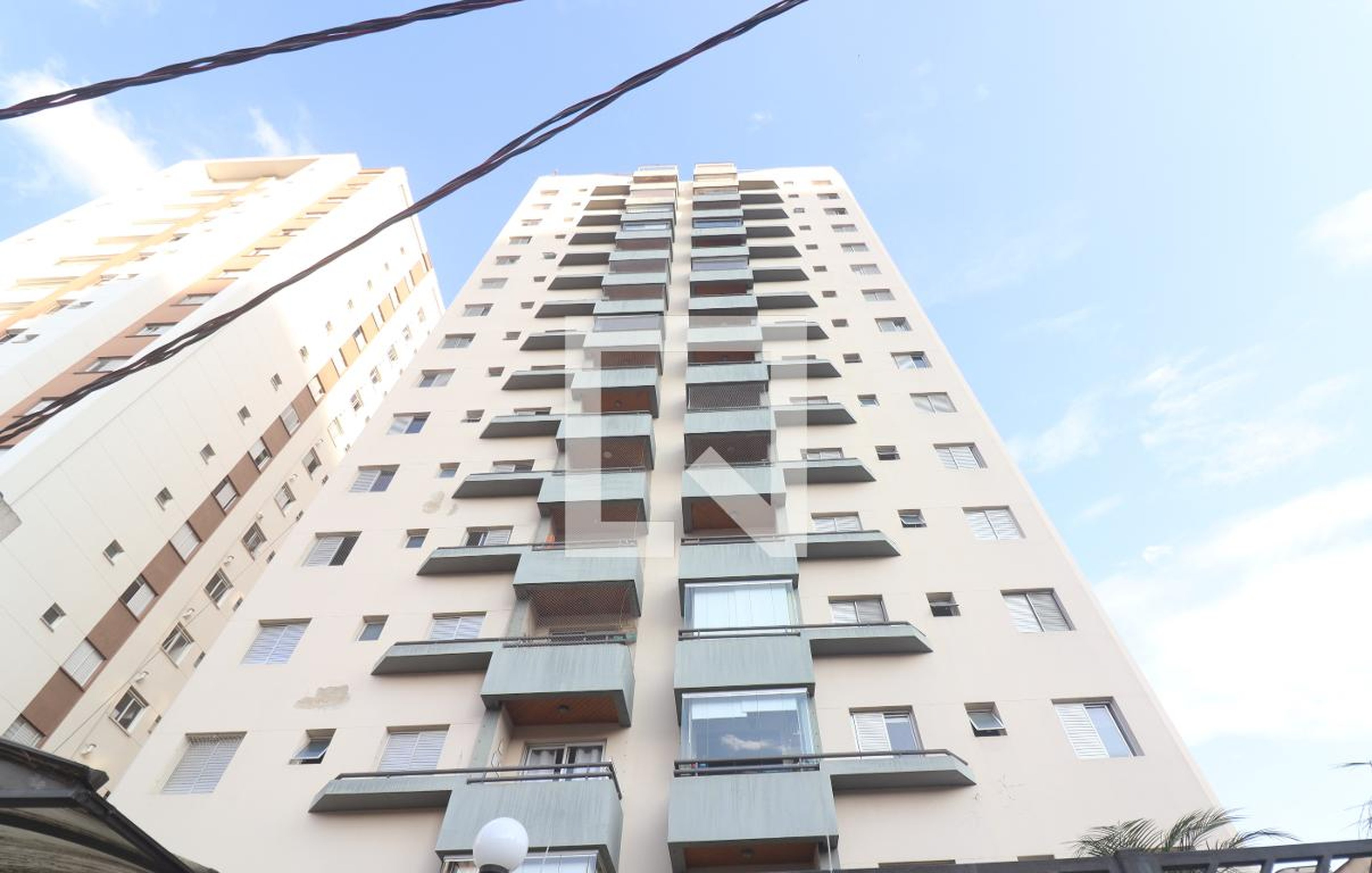 Fachada do prédio Condomínio em Rua Damiana da Cunha, 635