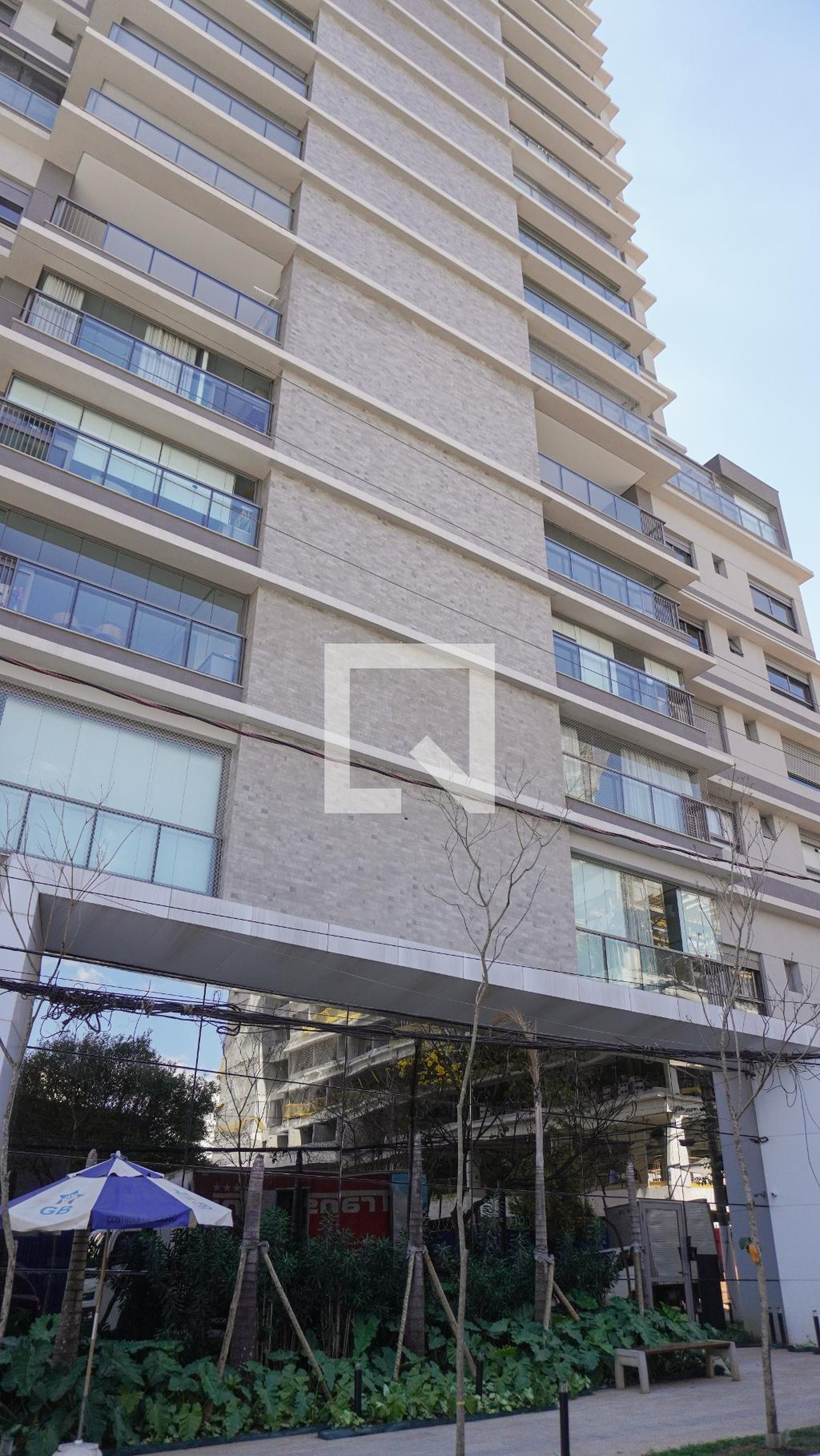 Fachada Condomínio em Rua Professor Francisco de Castro, 100