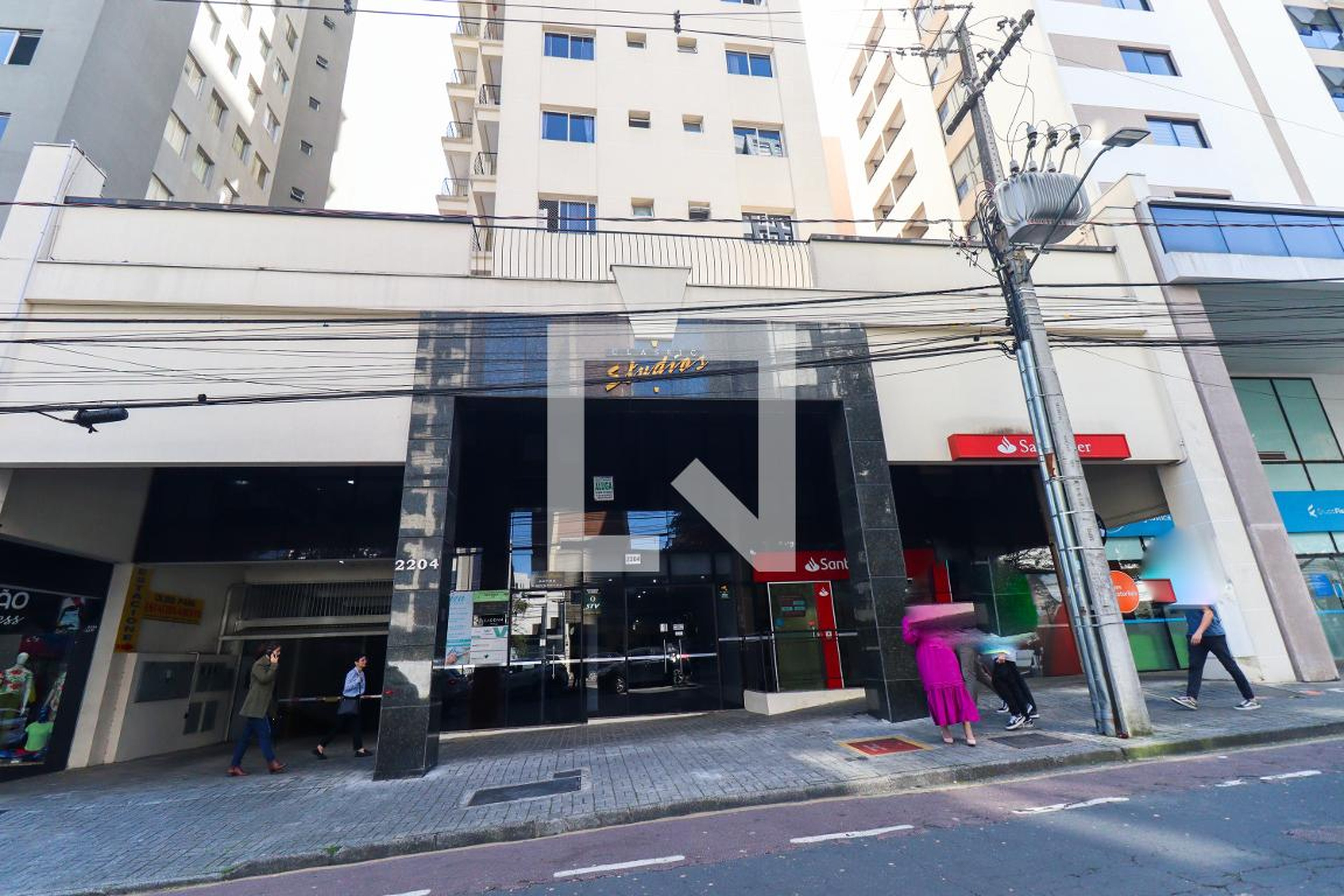 Fachada do Condomínio Edifício Classic Studios