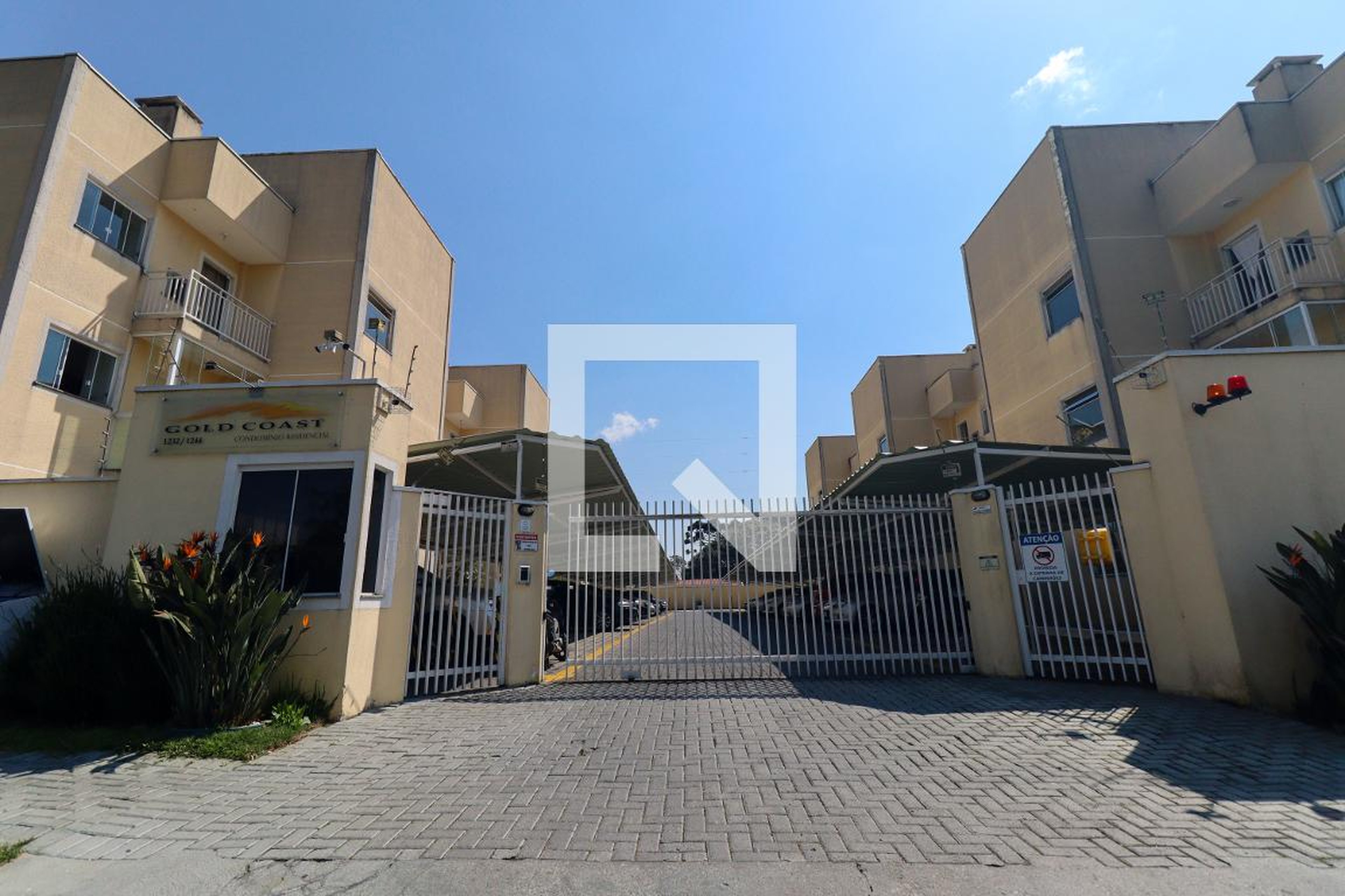 Fachada do Condomínio Condomínio em Rua Cláudio Pereira da Cruz, 1232
