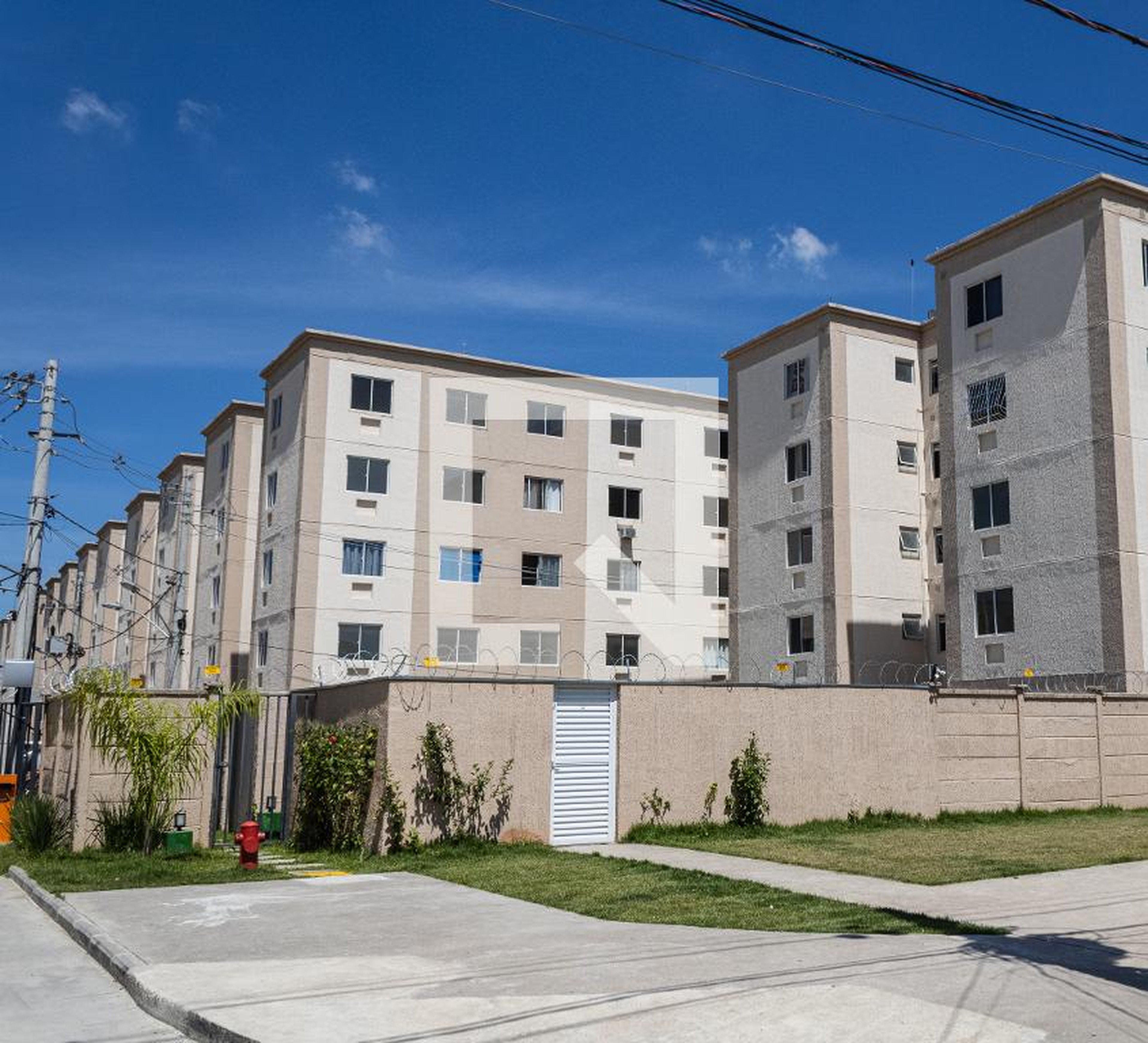 Fachada do Condomínio Condomínio em Estrada Cabuçu de Baixo, 43