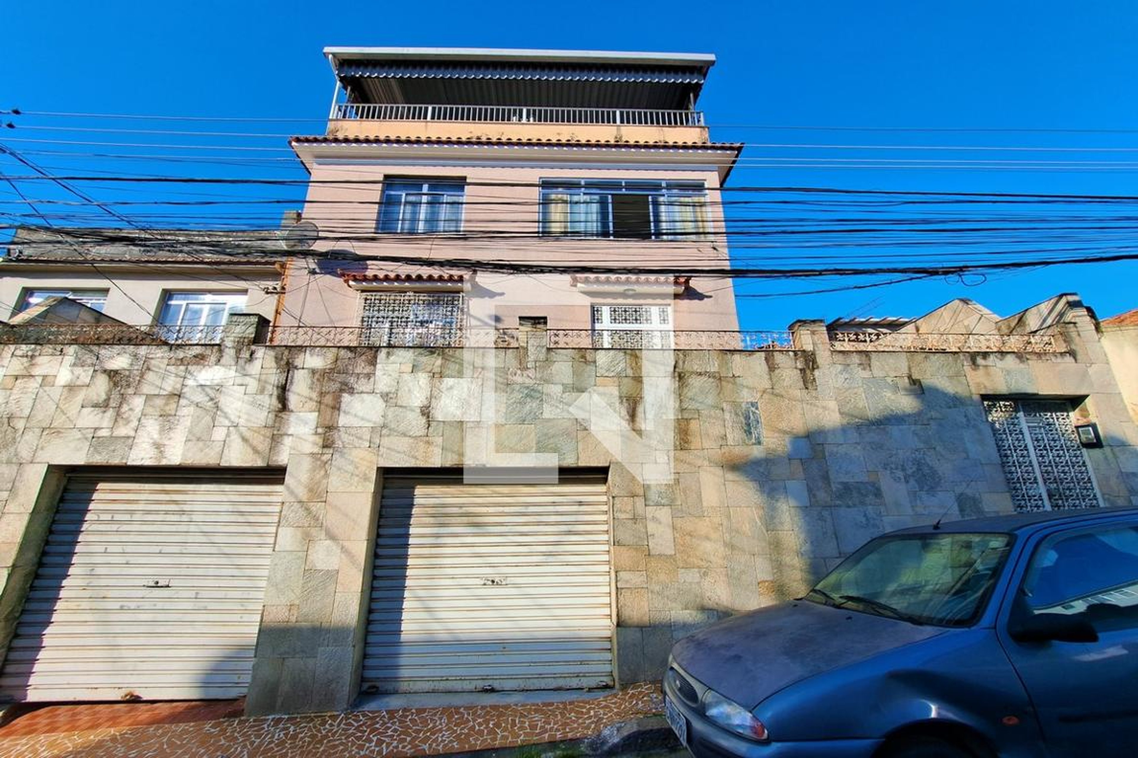 Fachada Condomínio em Rua Júlio Borges, 11