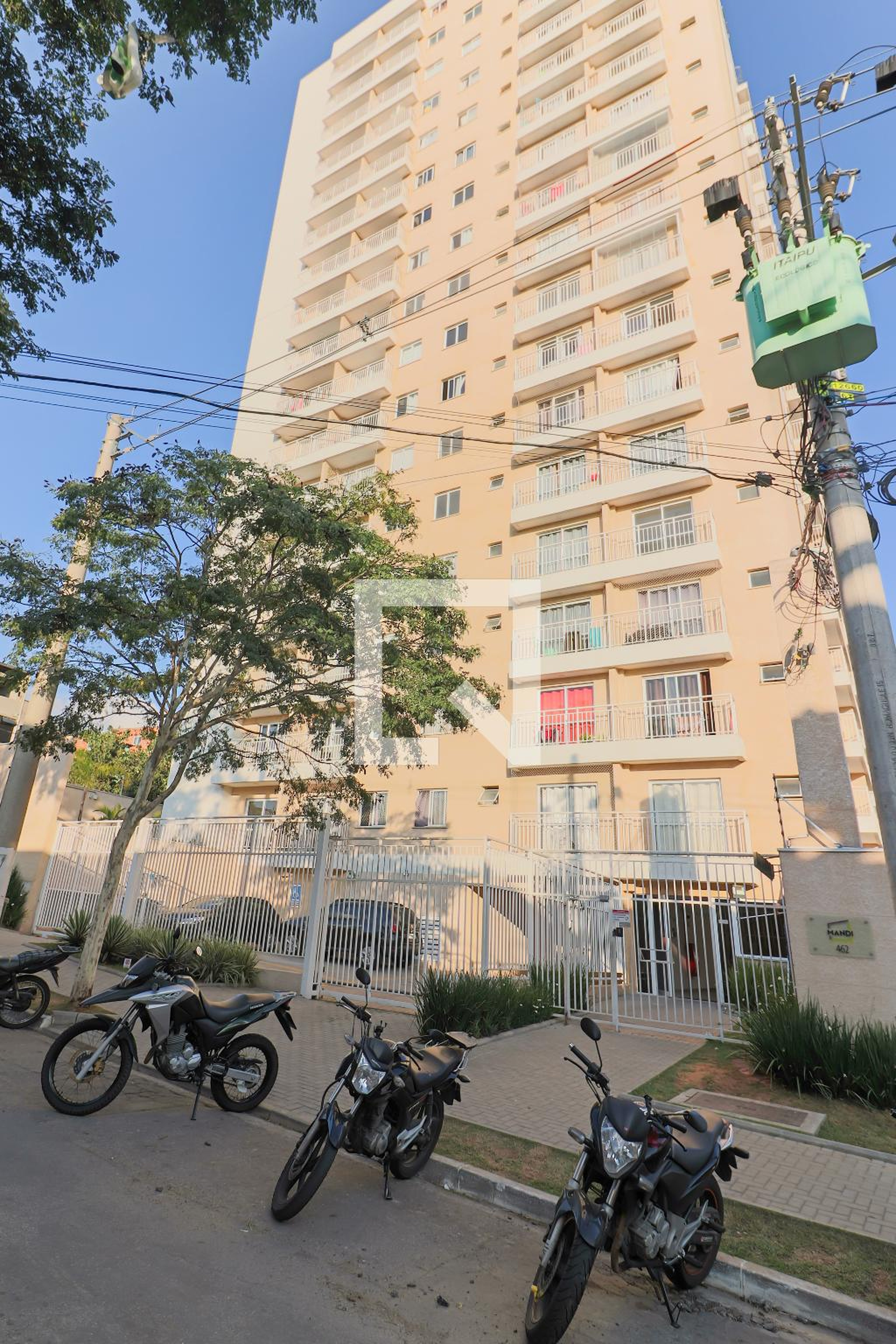 Fachada do Condomínio Condomínio Mandi