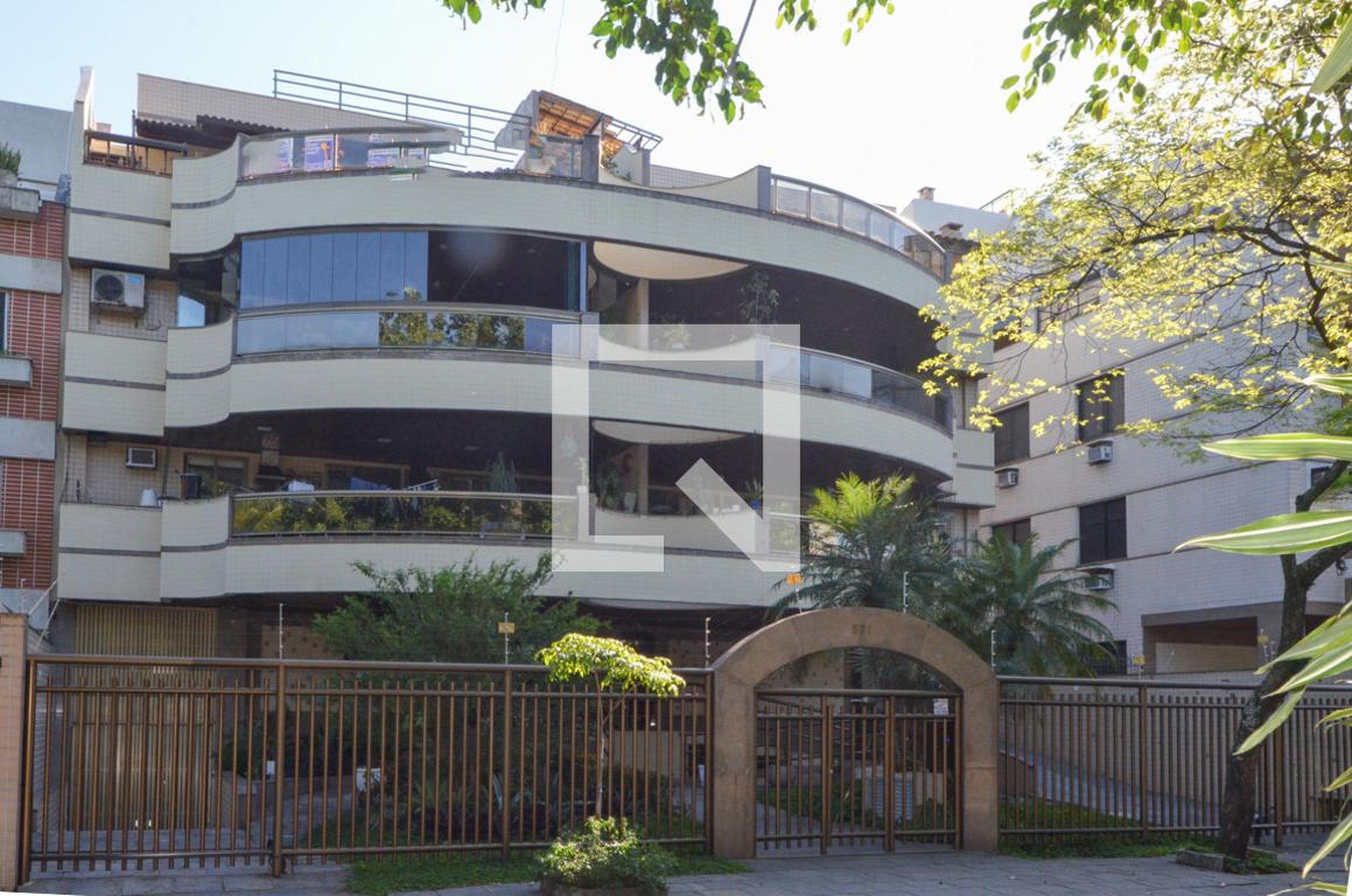 Fachada do Prédio Condomínio em Avenida Glaucio Gil, 571