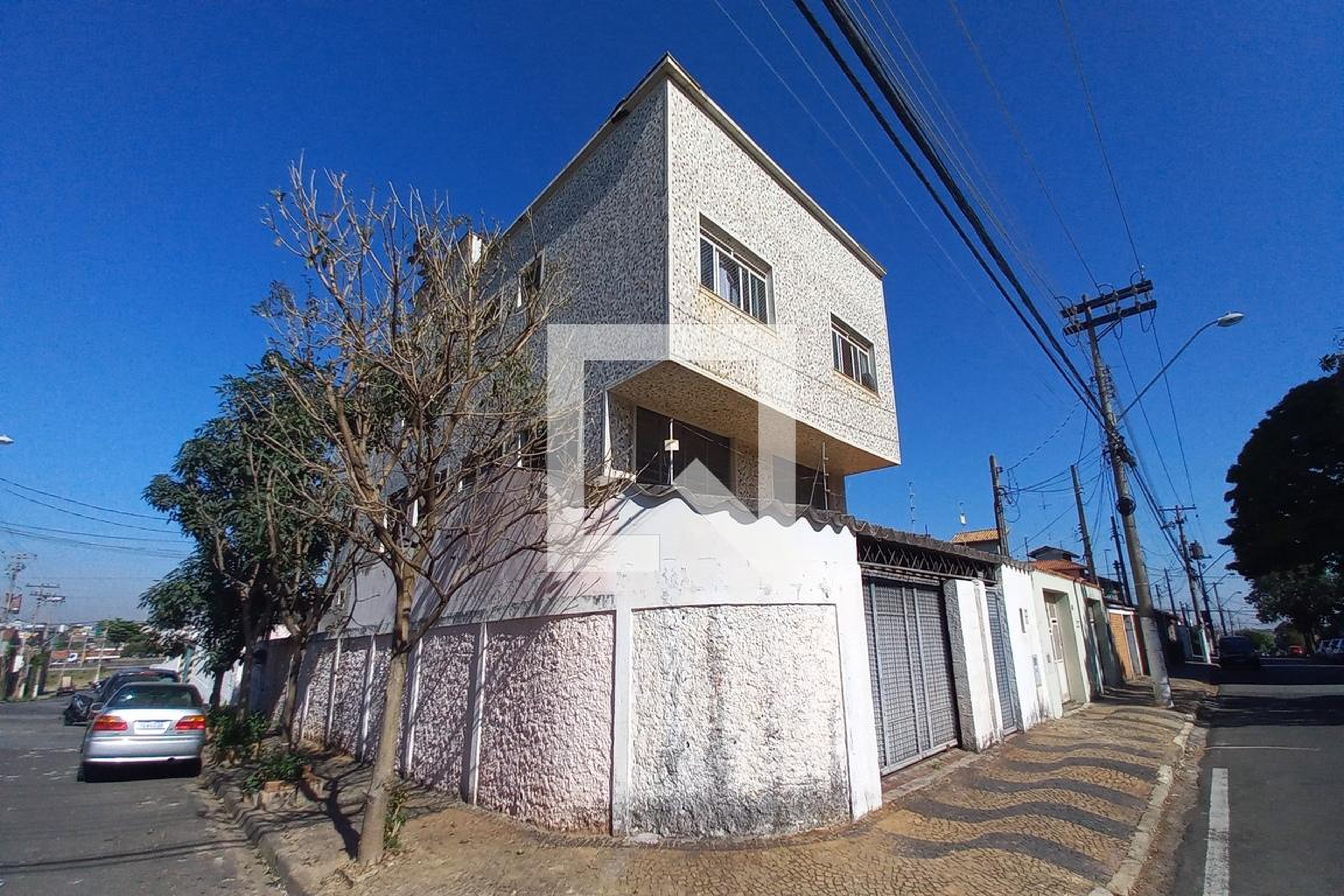 Fachada do Prédio Condomínio em Rua Emílio Cândido Bortoleto, 22