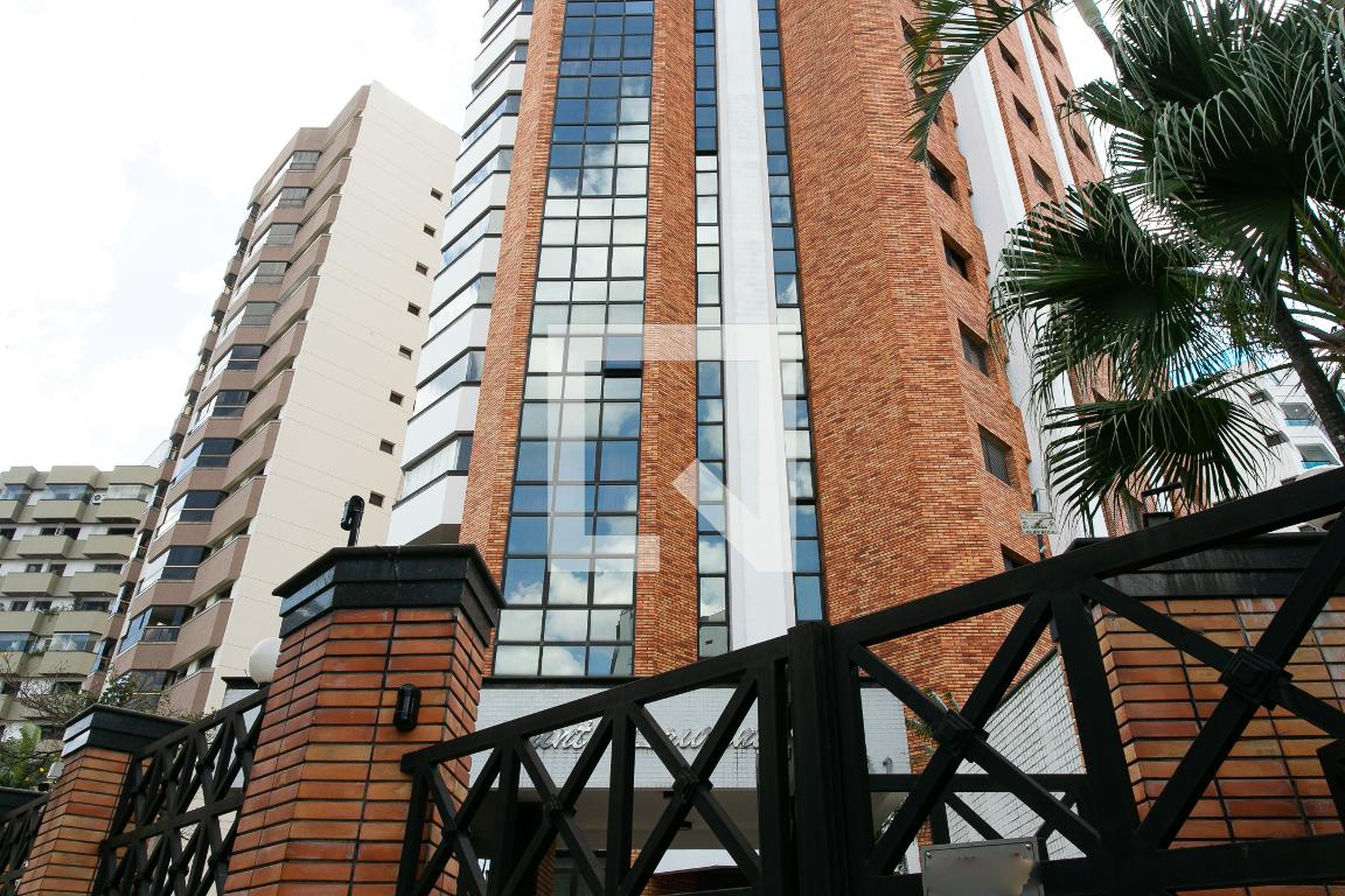 Fachada Condomínio Saint Laurent
