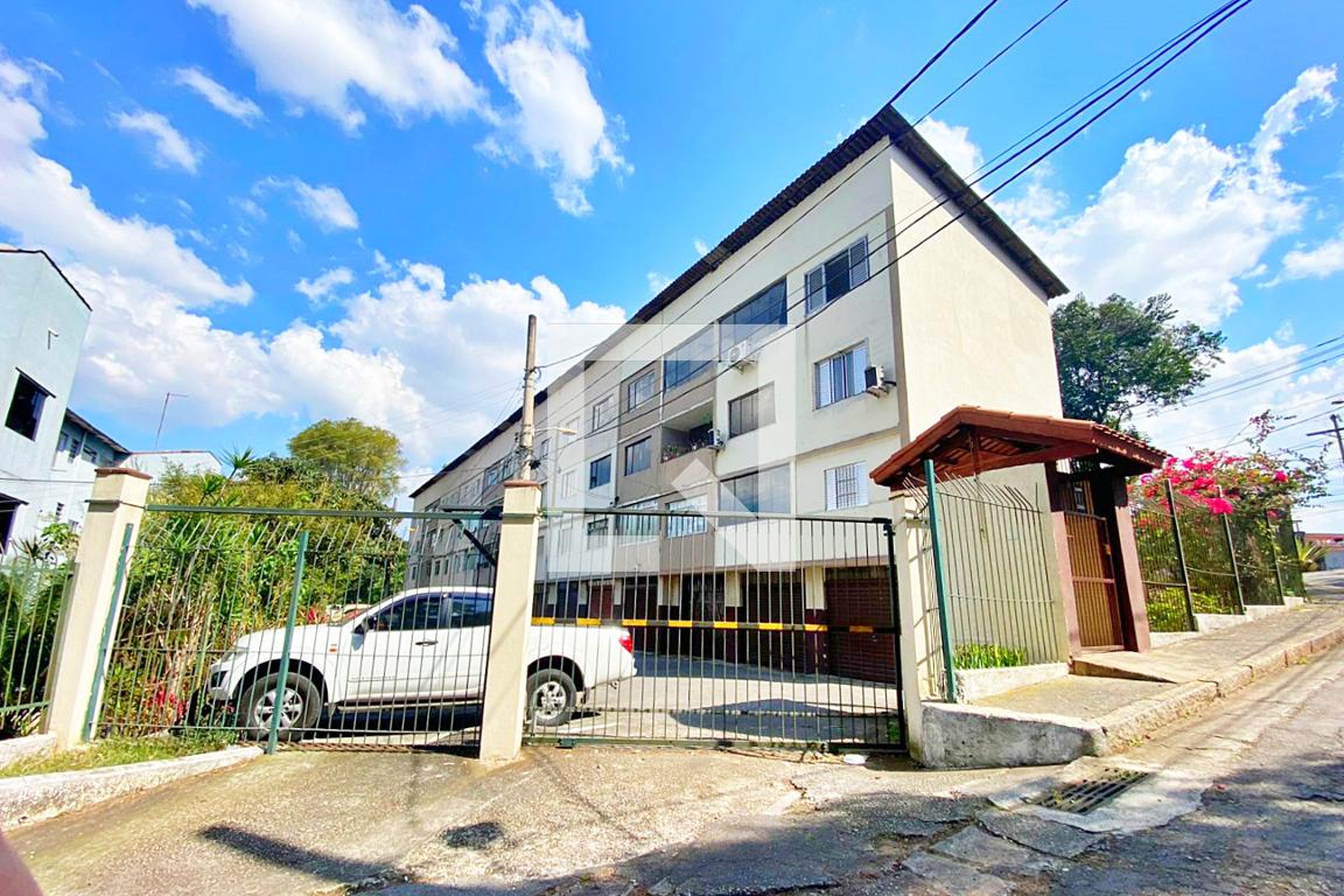 Fachada Condomínio em Rua Princesa Maria da Glória, 60