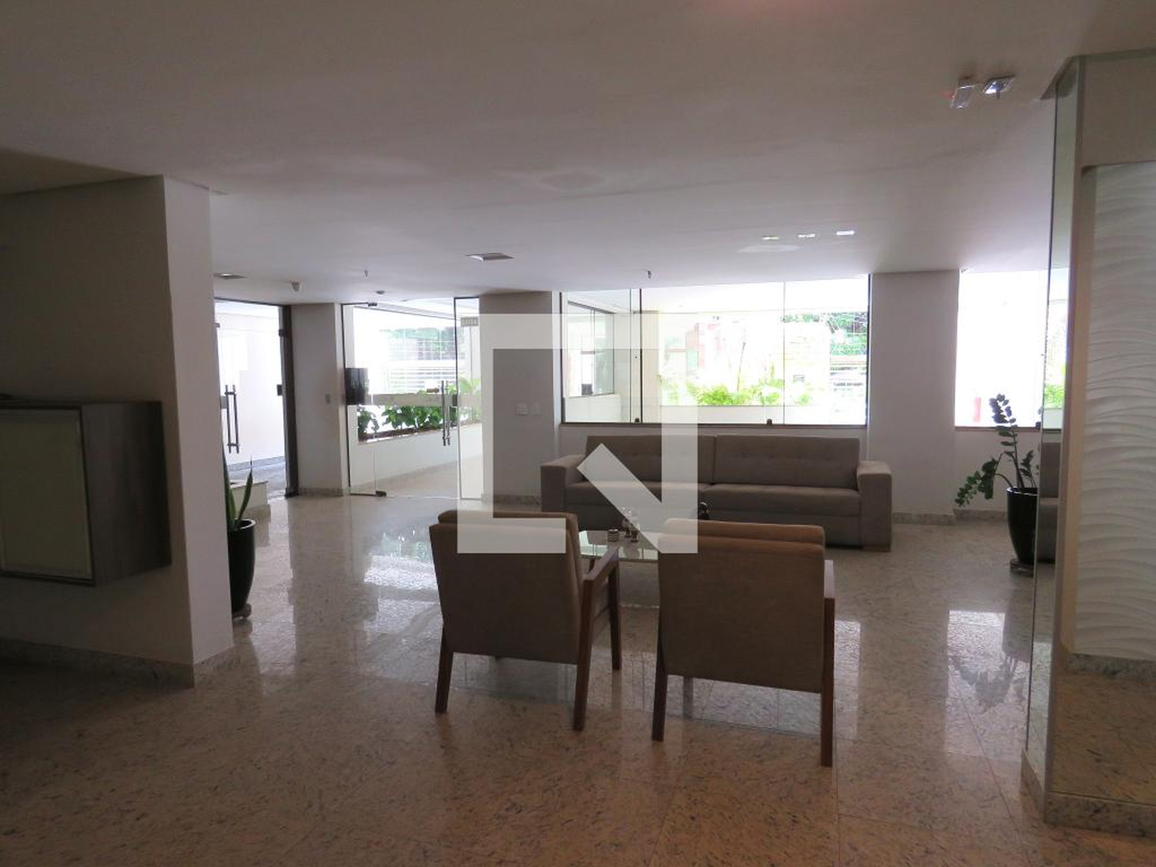 Hall de entrada Condomínio em Rua T-66, 91