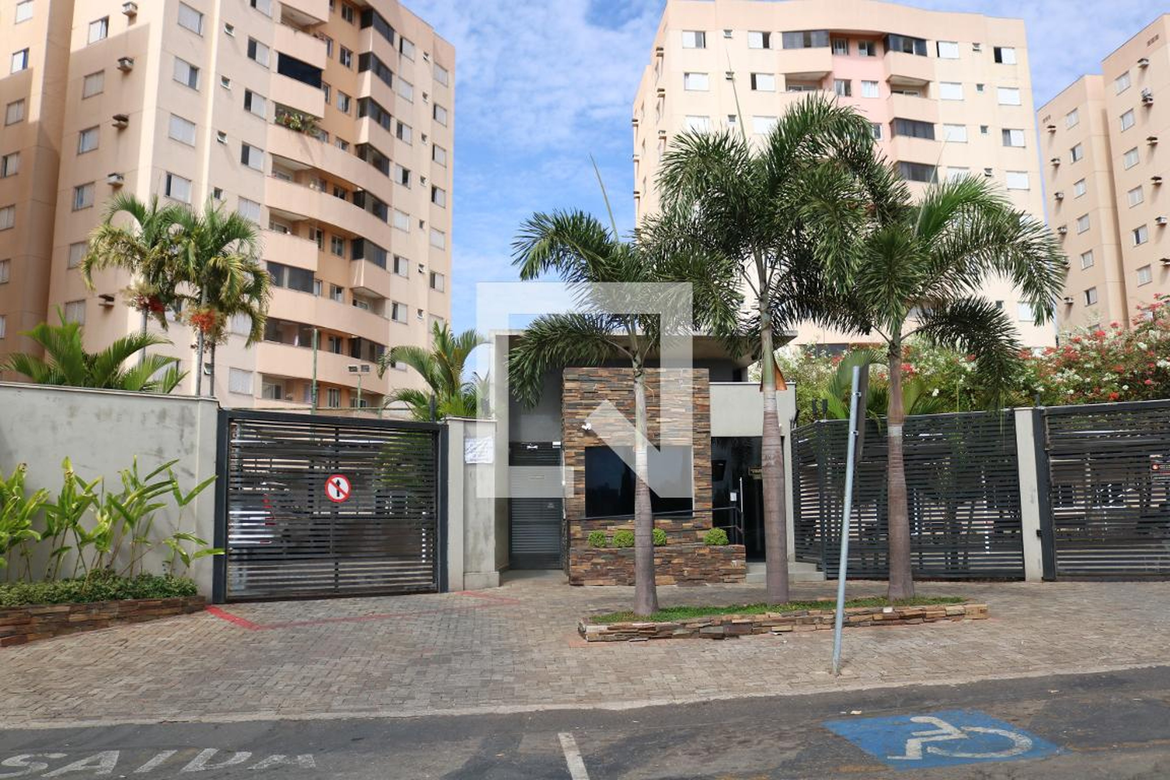 Fachada Condomínio em Rua Princesa Isabel, 0