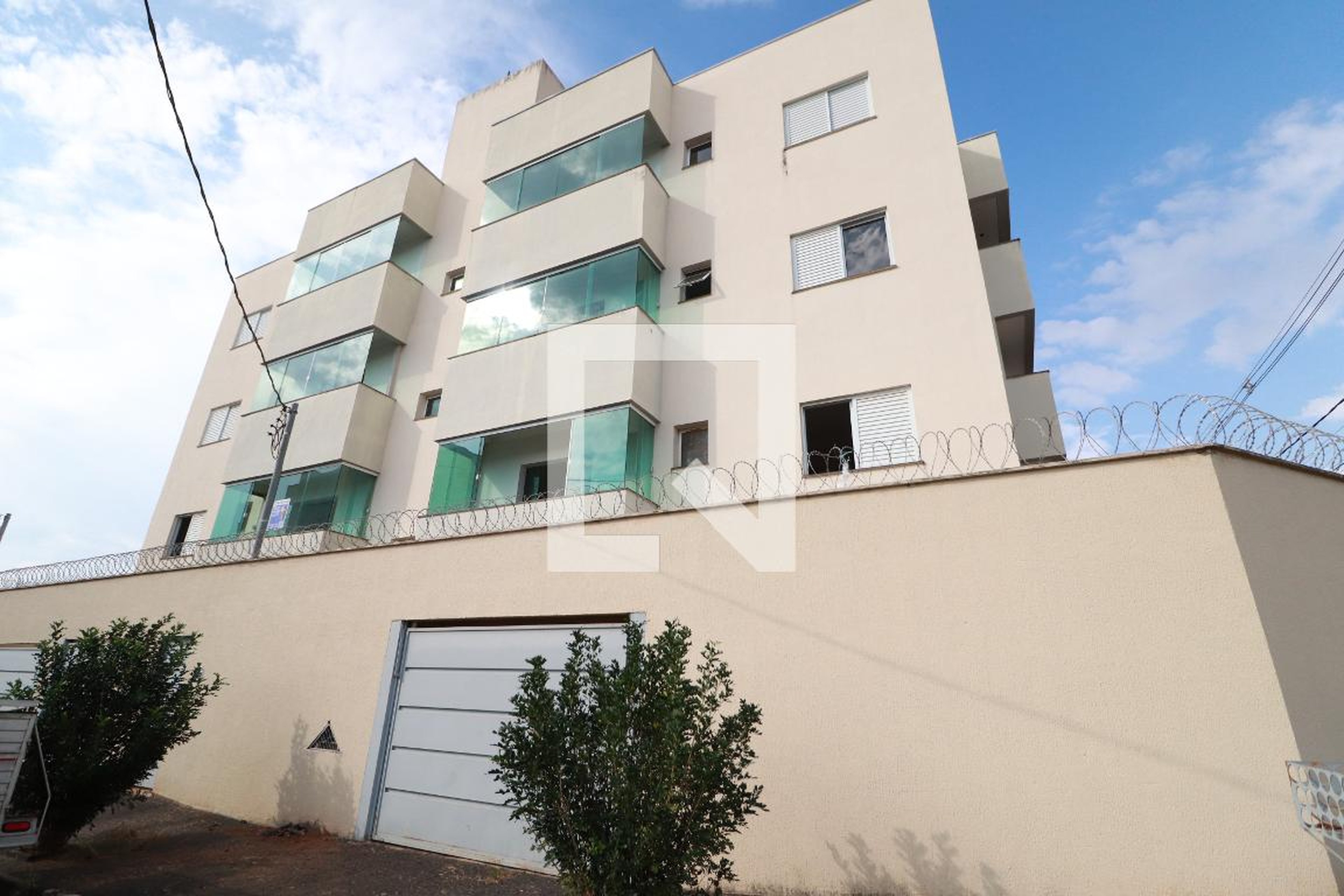 Fachada Condomínio em Rua Caule, 852